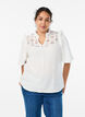 Blouse en mousseline de coton avec broderie anglaise et manches 1/2, Blanc, Model image number 0