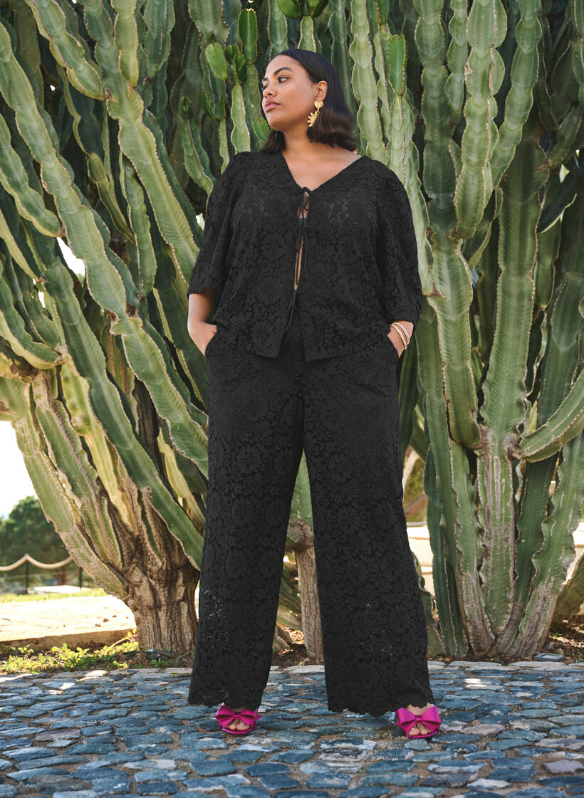 Kanten blouse met 3/4 mouwen en strikjes aan de voorkant, Zwart, Image image number 0