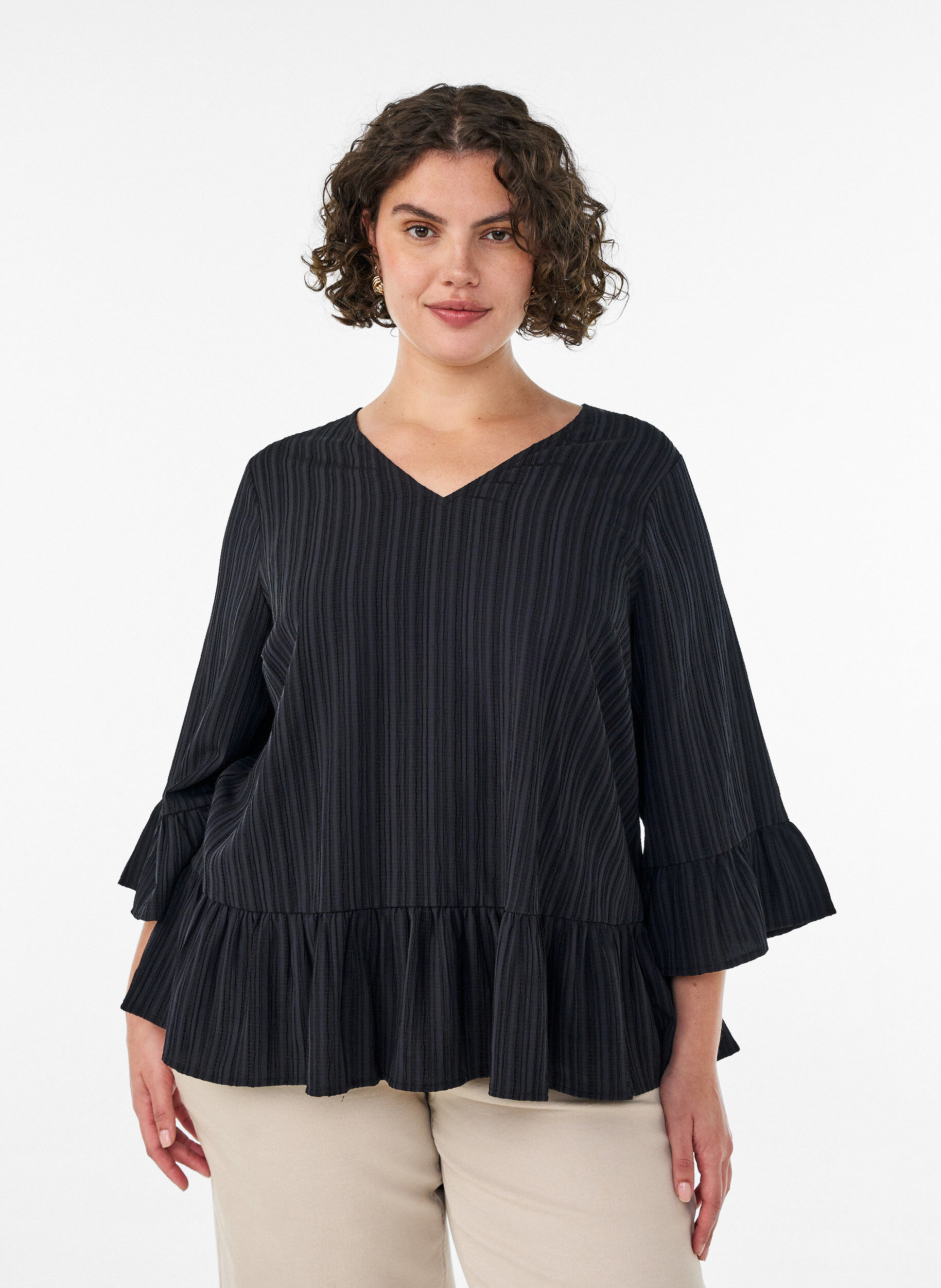 ZizziBlouse textur&eacute;e avec col V et volants, Noir, Model image number 0
