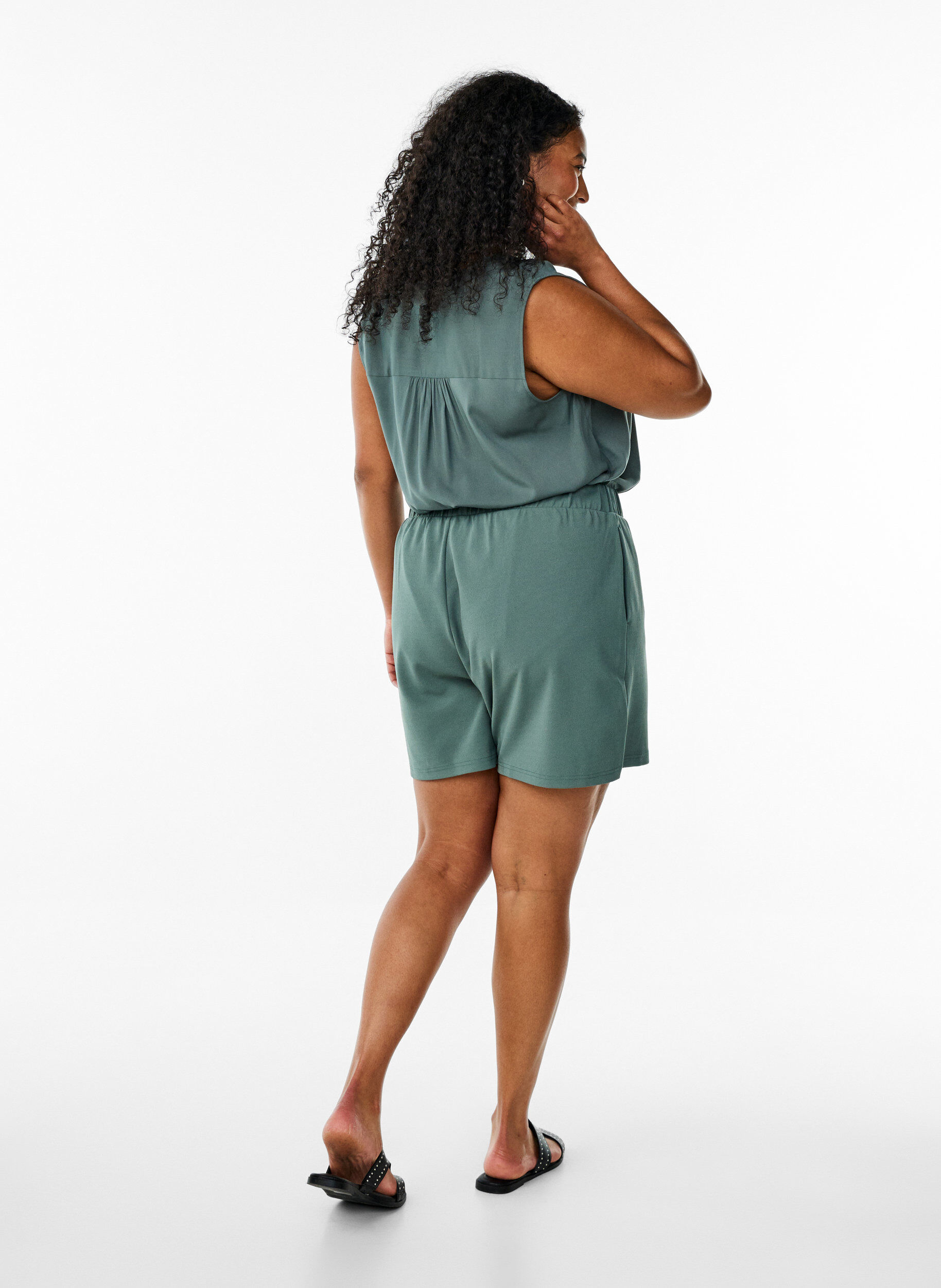 Zizzi FLASH - Shorts amples avec des poches, Vert fonc&eacute;, Model image number 1