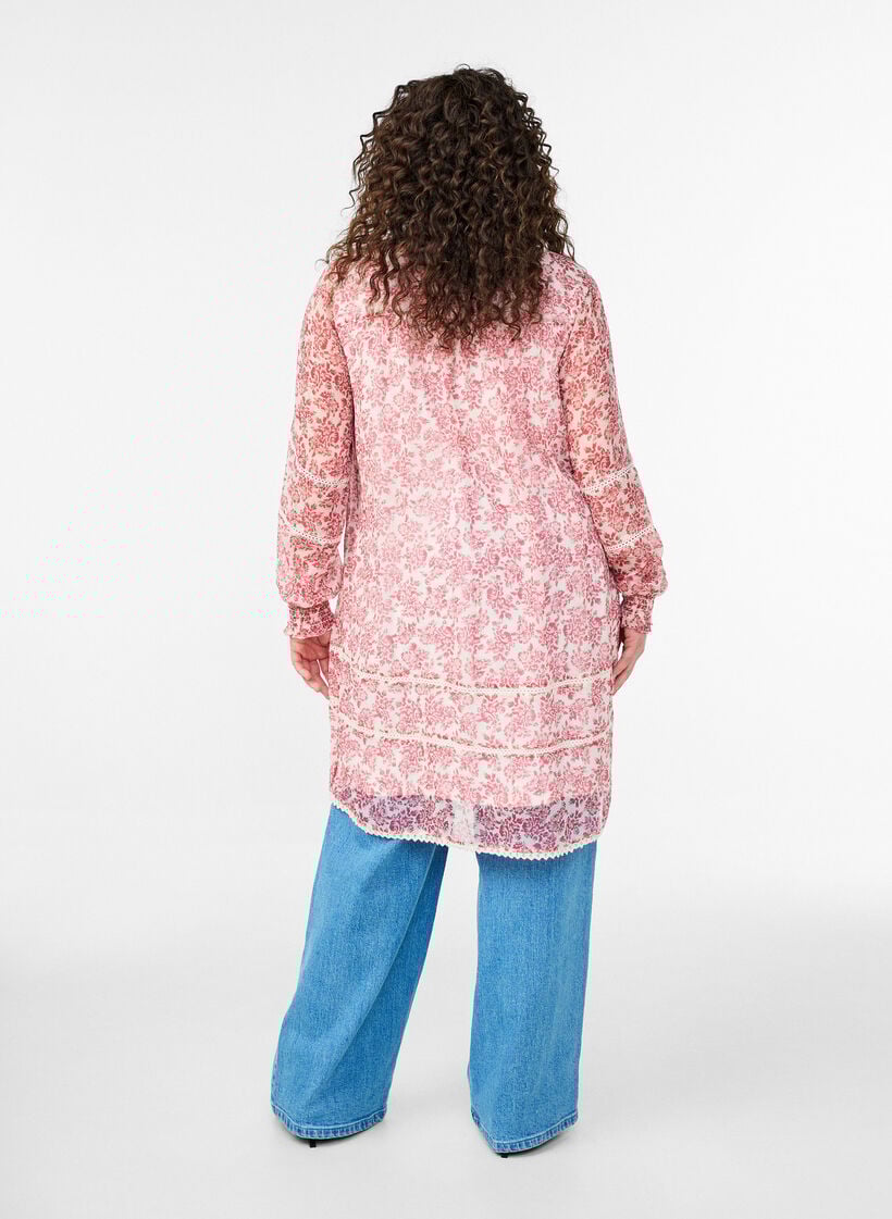 Korte chiffonjurk met gehaakte details, Roze, Model