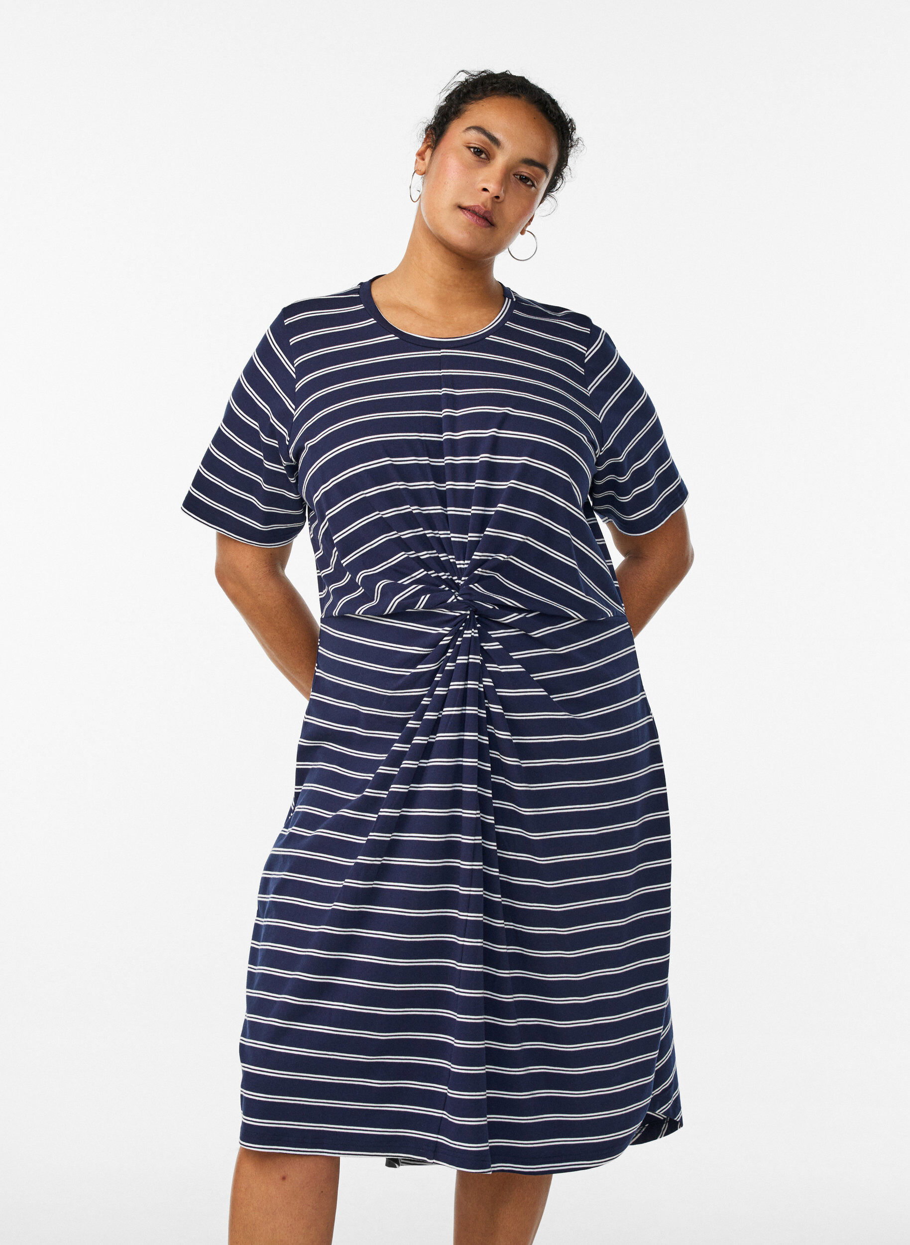 Robe en coton avec d&eacute;tail torsad&eacute;, Bleu, Model