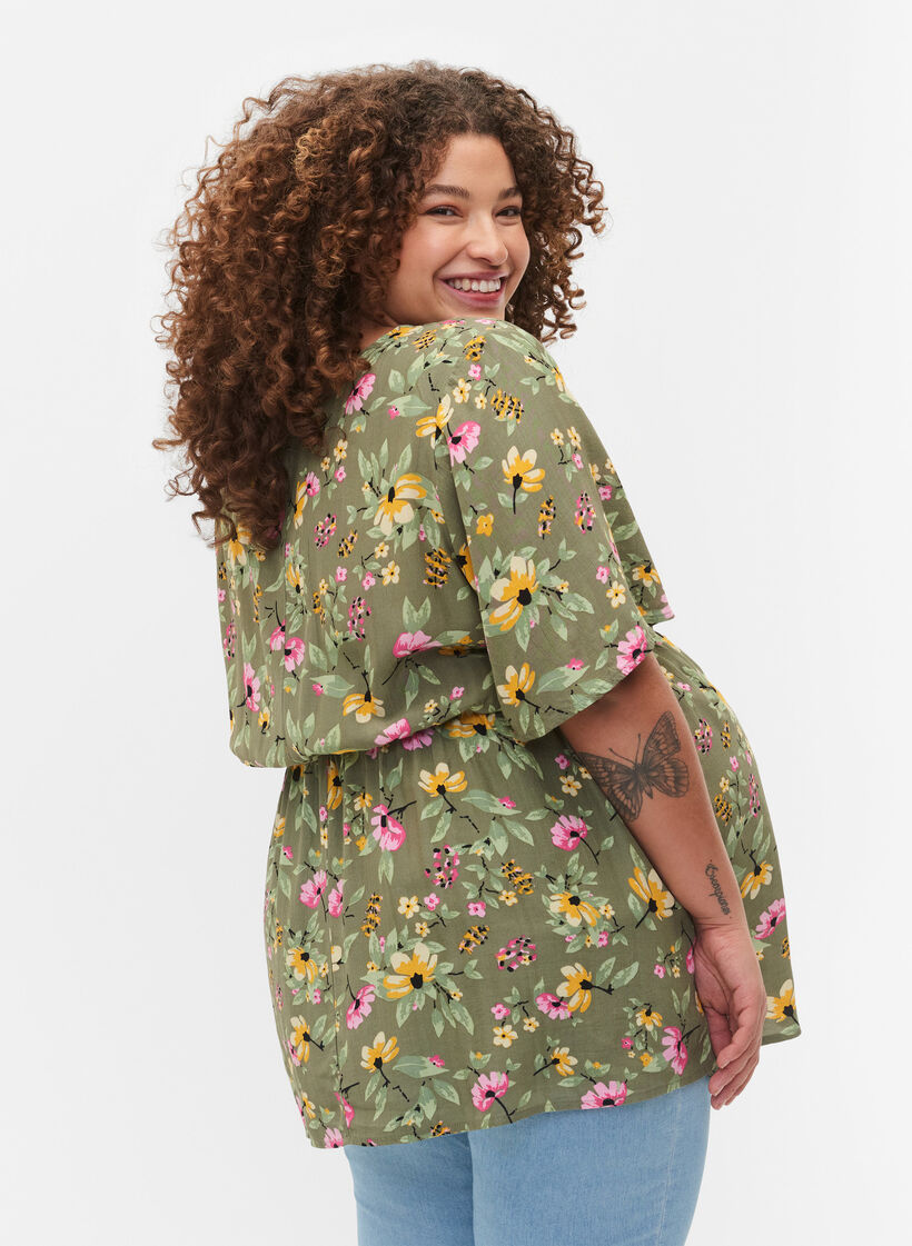 Blouse de maternité à fleurs en viscose, Green Flower Print, Model image number 1