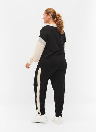 Pantalon en maille avec colorblock, Black Comb, Model image number 1