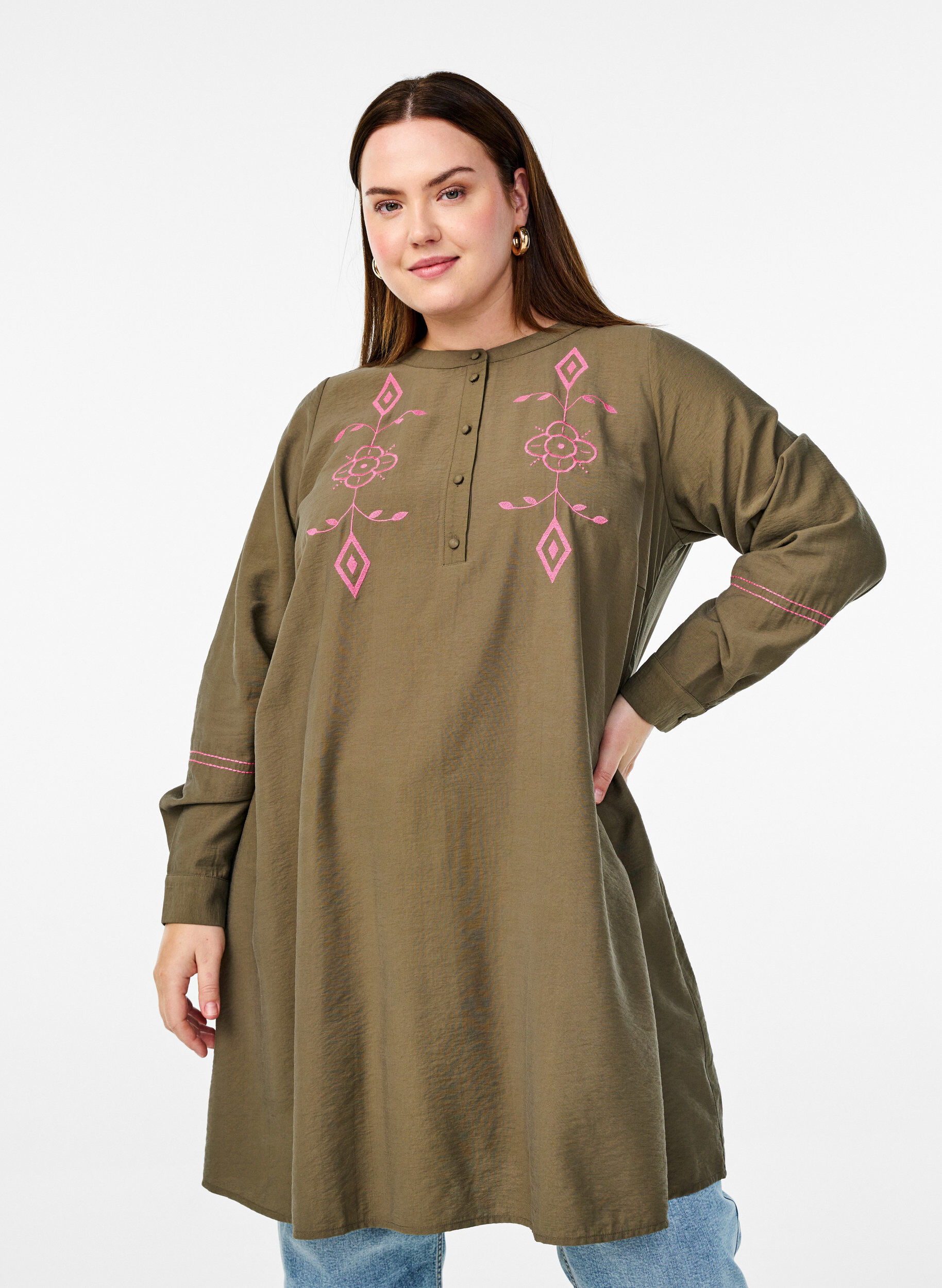Robe courte avec broderie en contraste, Vert fonc&eacute;, Model