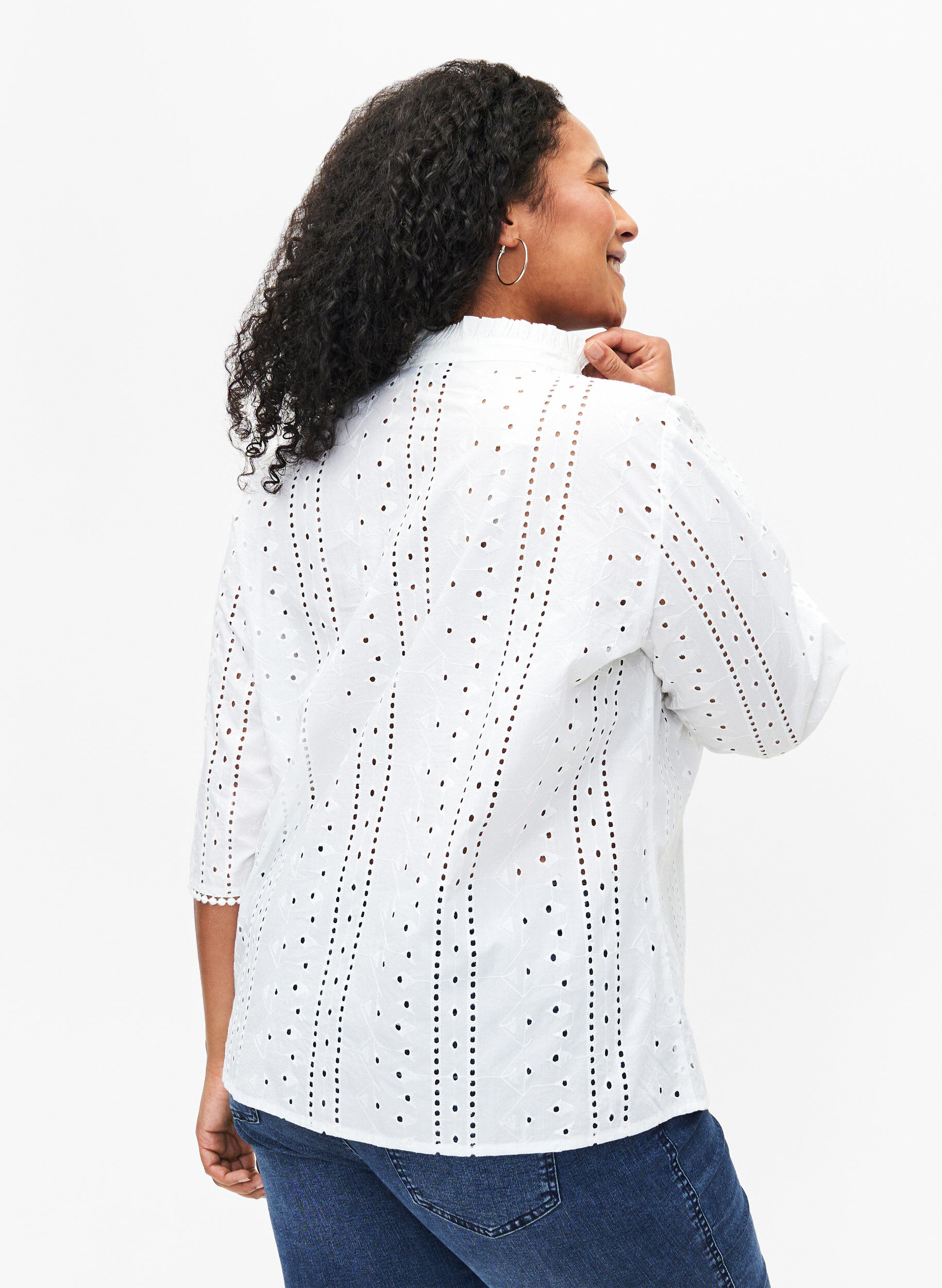 Zizzi Chemise en coton avec un motif &agrave; trous, Bright White, Model image number 1