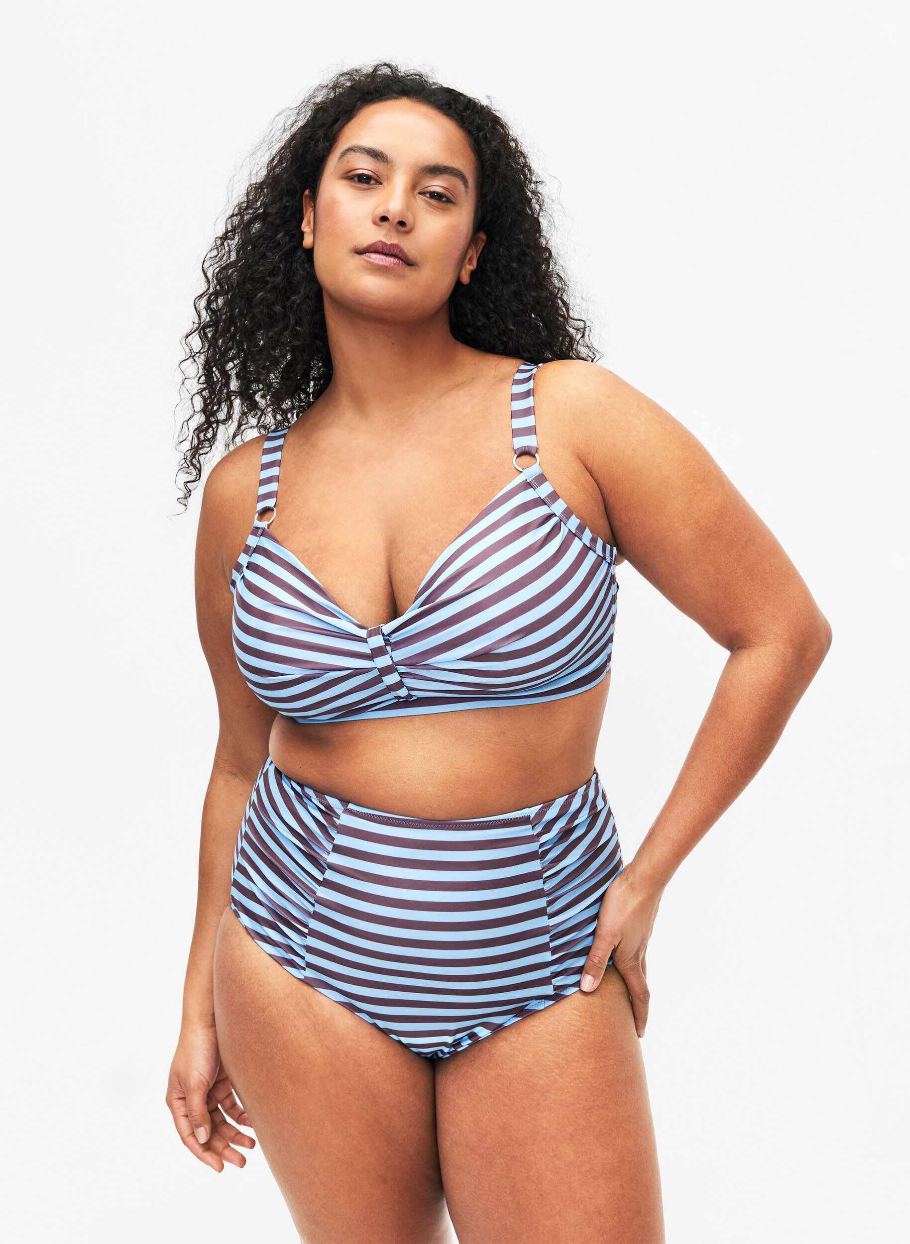 Bas de bikini &agrave; taille haute avec des rayures, Bleu Clair, Model