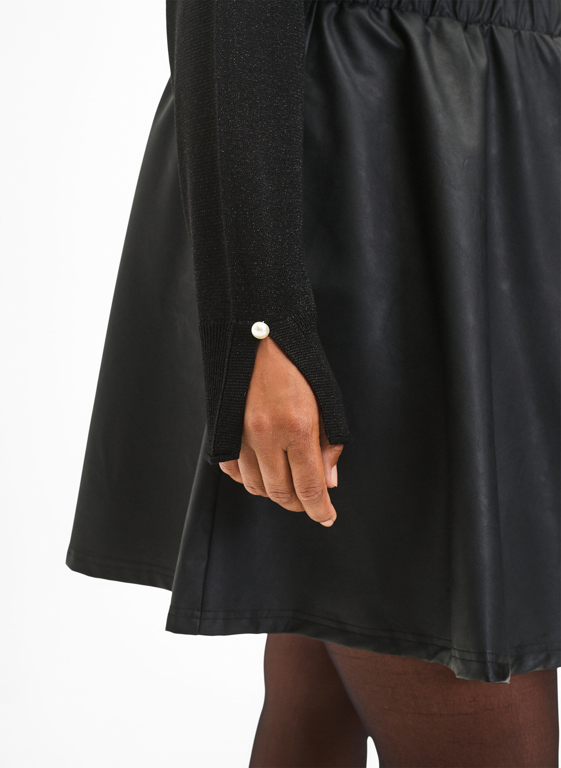 Zizzi Blouse en tricot de viscose scintillante, Black w. DTM Lurex, Model image number 2