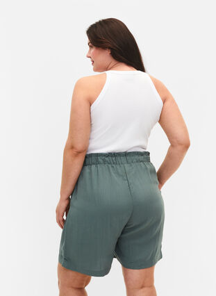 Losse shorts van viscose, Balsam Green, Model image number 1