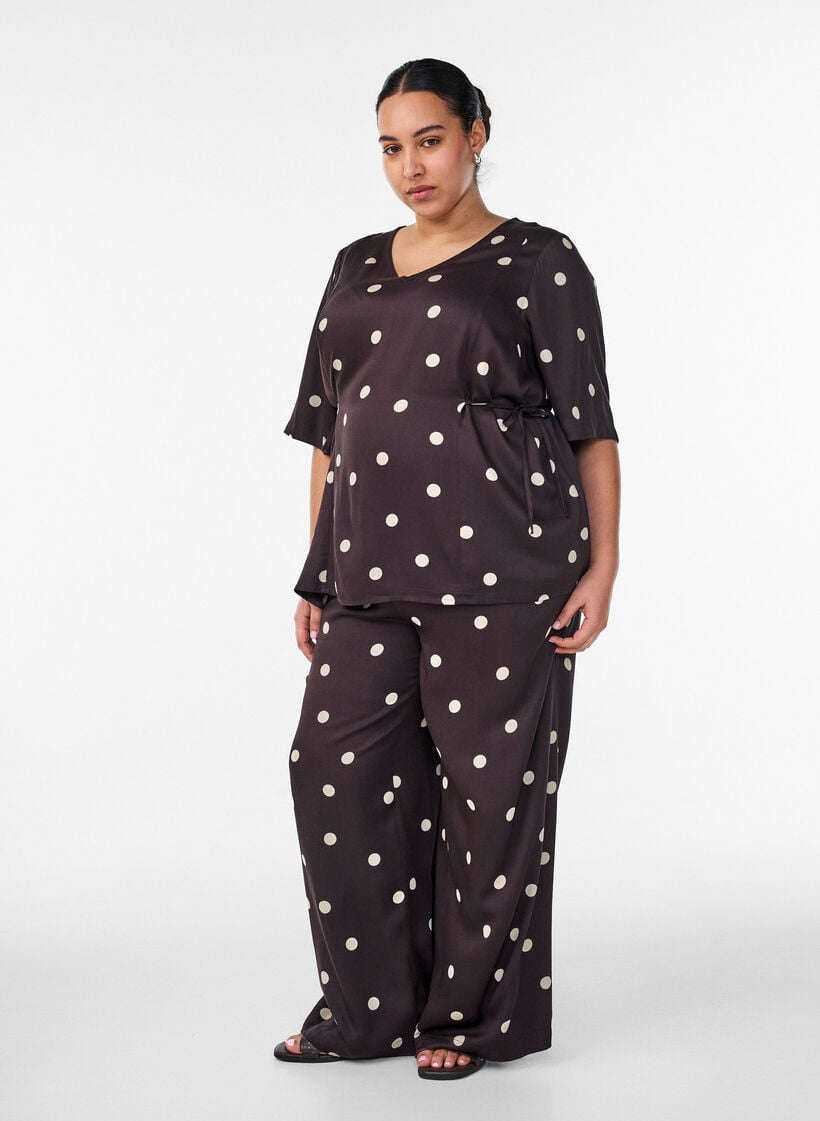 Pantalon en viscose &agrave; pois et &agrave; coupe ample, Marron, Model