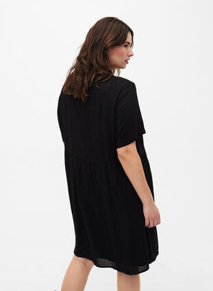 Robe à manches courtes en viscose avec forme en A, Black, Model image number 1