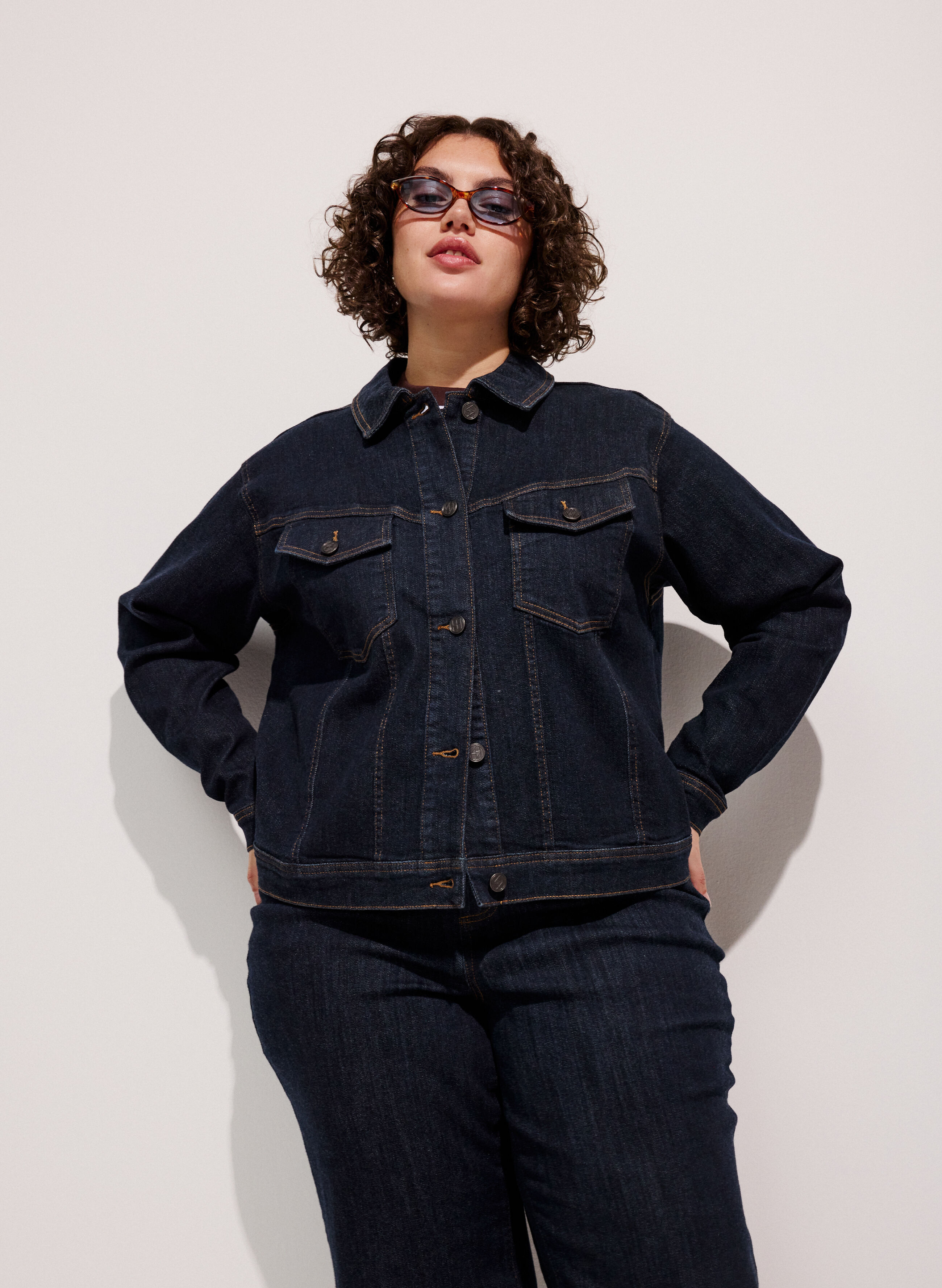 ZizziDonkere denim met attitude, , Model