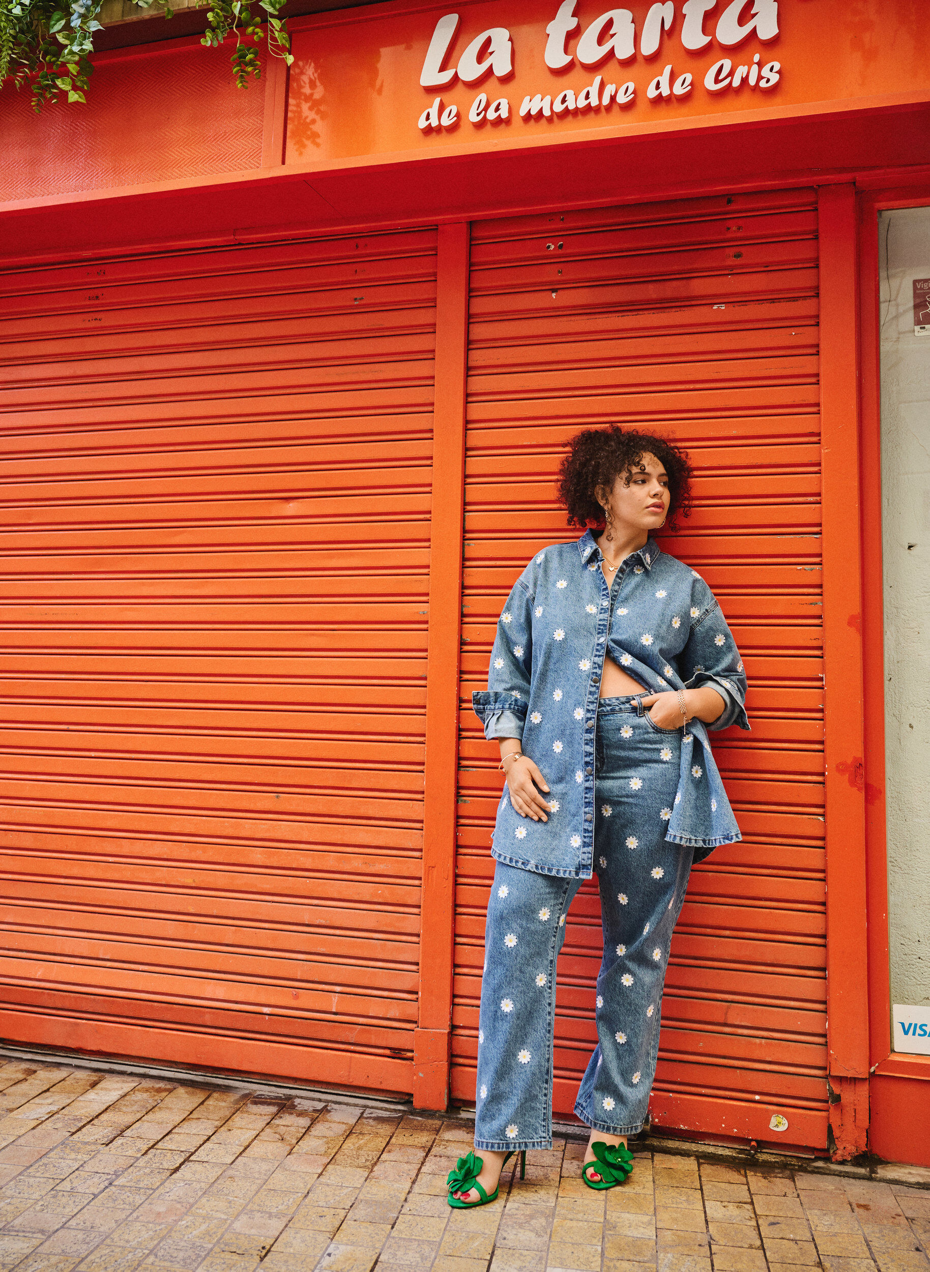 ZizziGemma jeans met hoge taille en madeliefjes, Blauw, Image image number 0