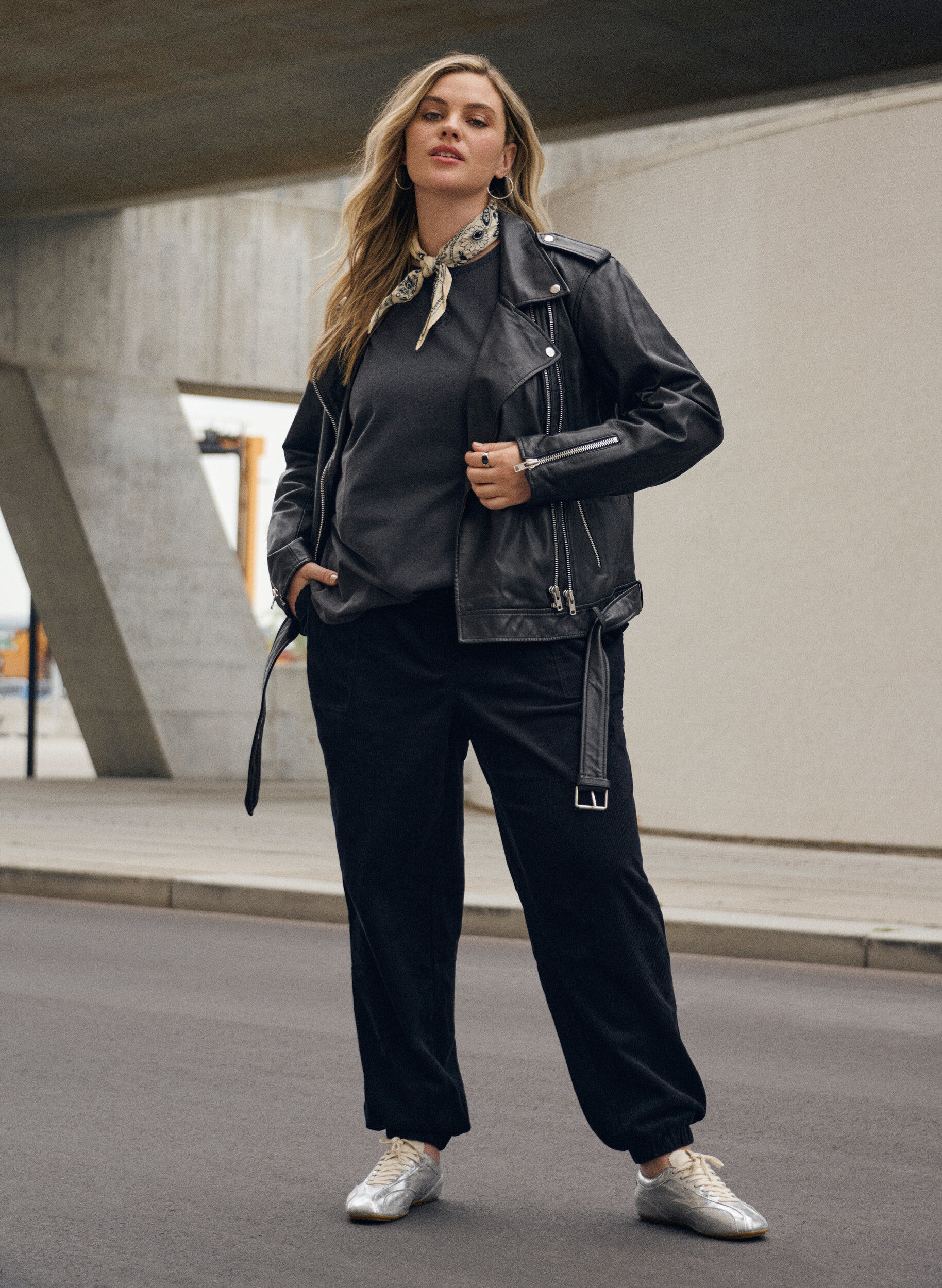 ZizziCorduroy broek met een elastische tailleband, Zwart, Image image number 0