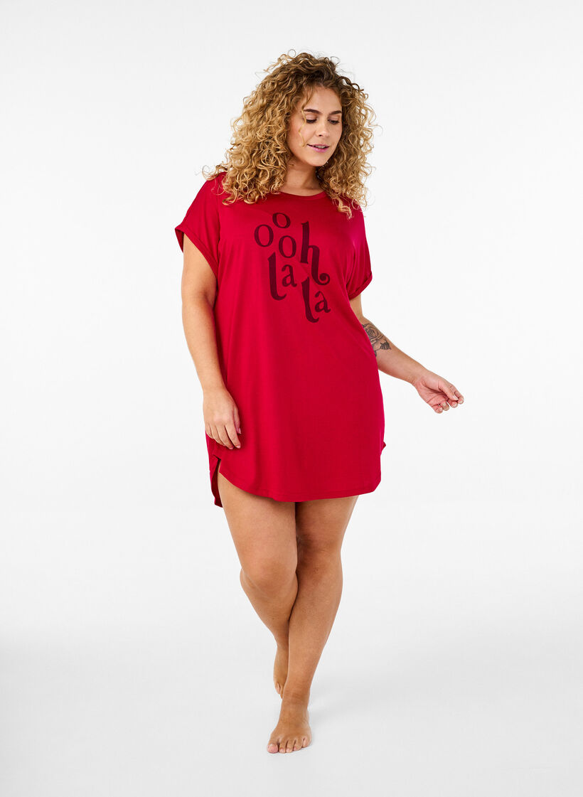 Chemise de nuit à manches courtes avec imprimé de texte, Rouge, Model image number 1