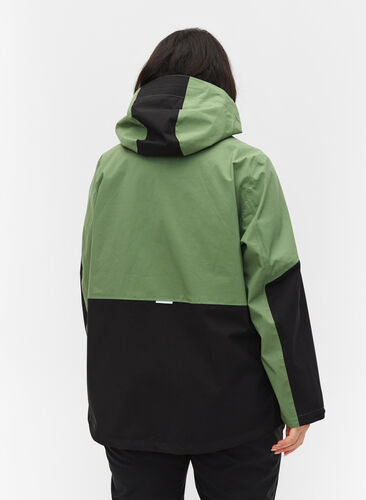 Veste de randonnée imperméable à capuche, Hedge Green Comb, Model image number 1