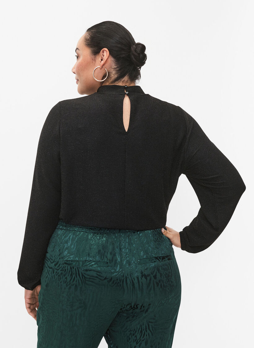 Blouse scintillante à manches longues avec décolleté arrondi et détail en V, Black Black, Model image number 1