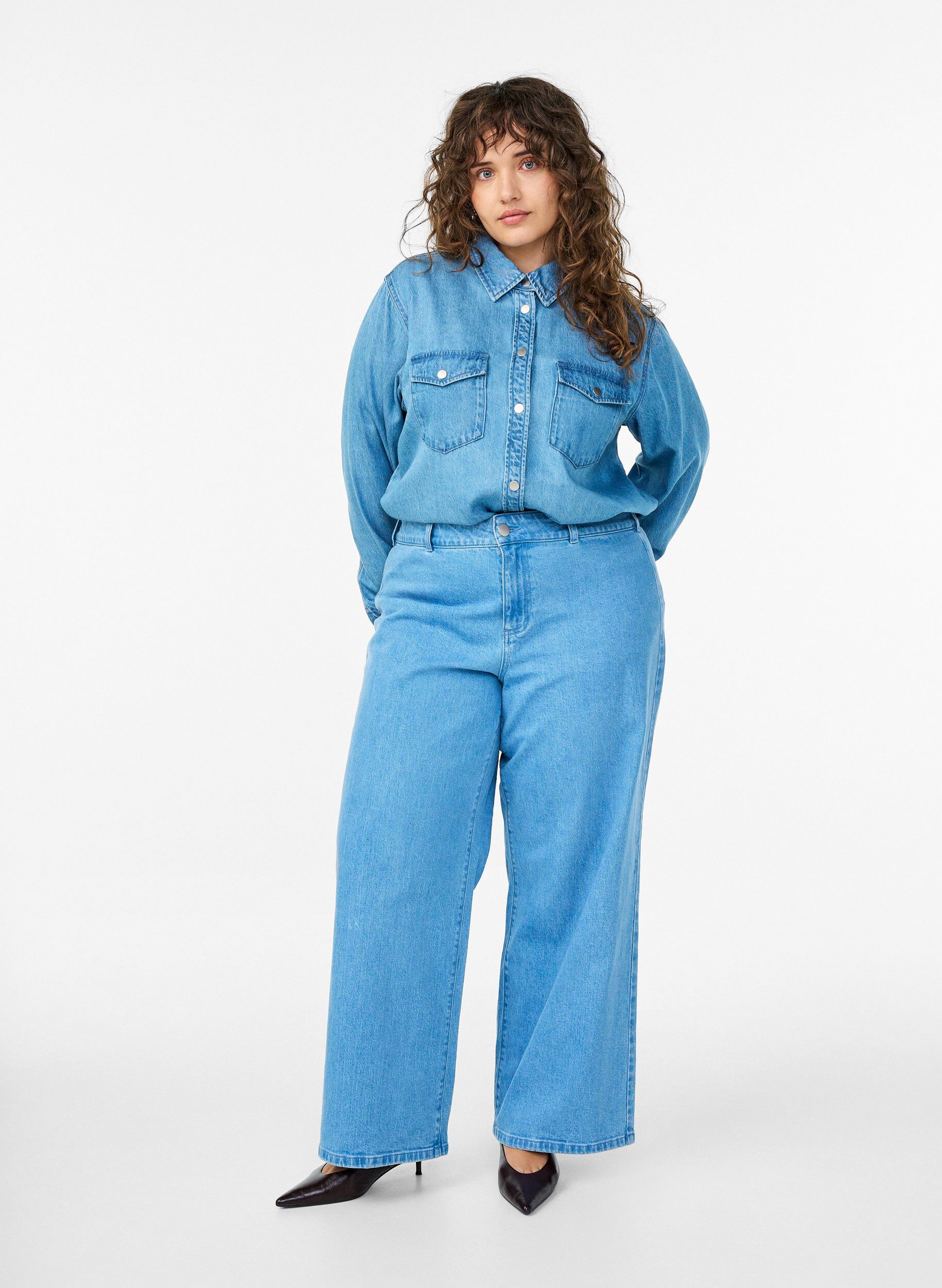 Zizzi Jean ample taille haute, Bleu Clair, Model image number 0