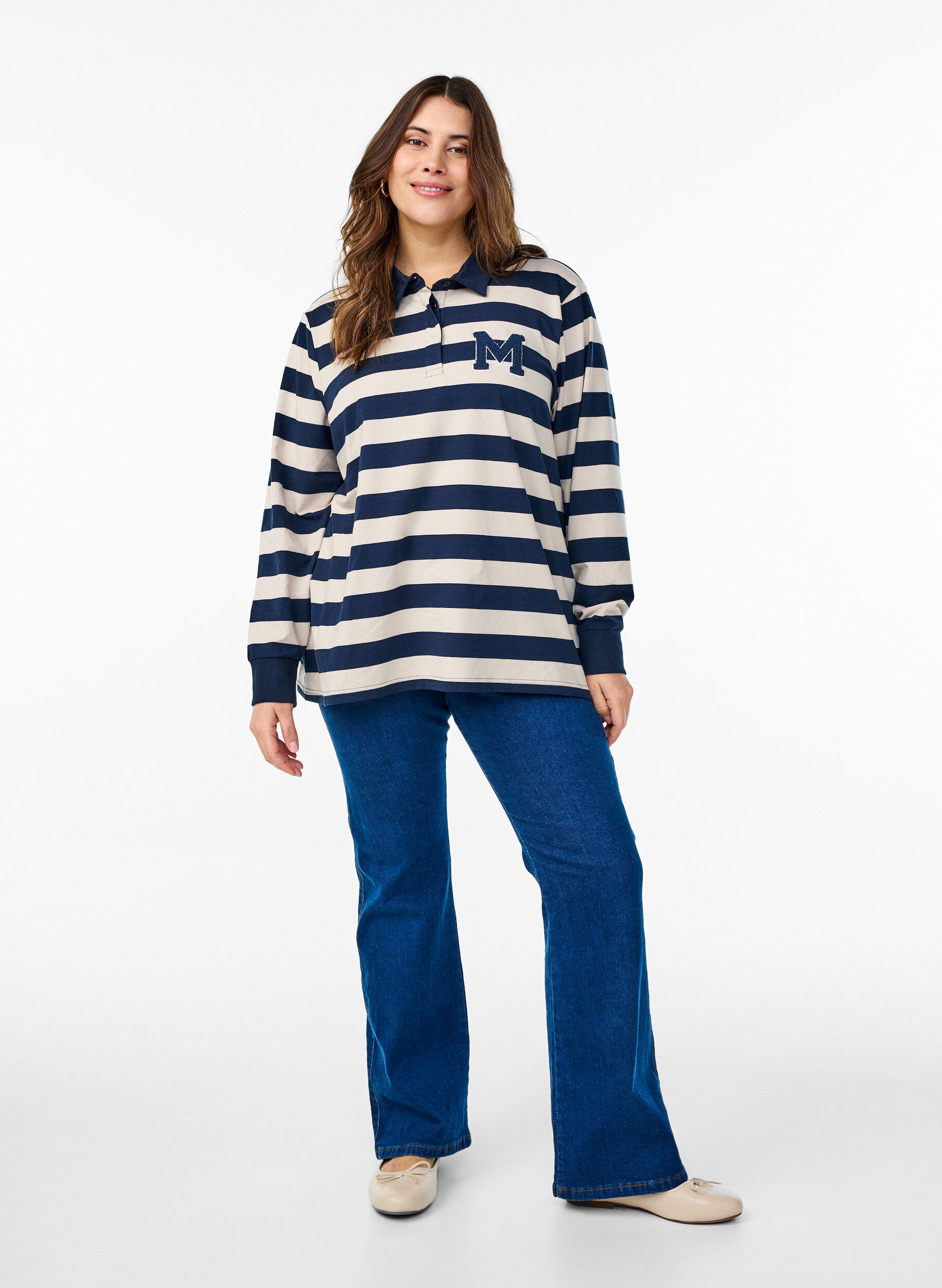 Zizzi Polo &agrave; rayures avec d&eacute;tails en tissu &eacute;ponge, Birch w. Navy, Model image number 2