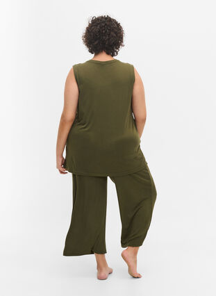 Pantalon de pyjama 7/8 en viscose, Ivy Green, Model image number 1
