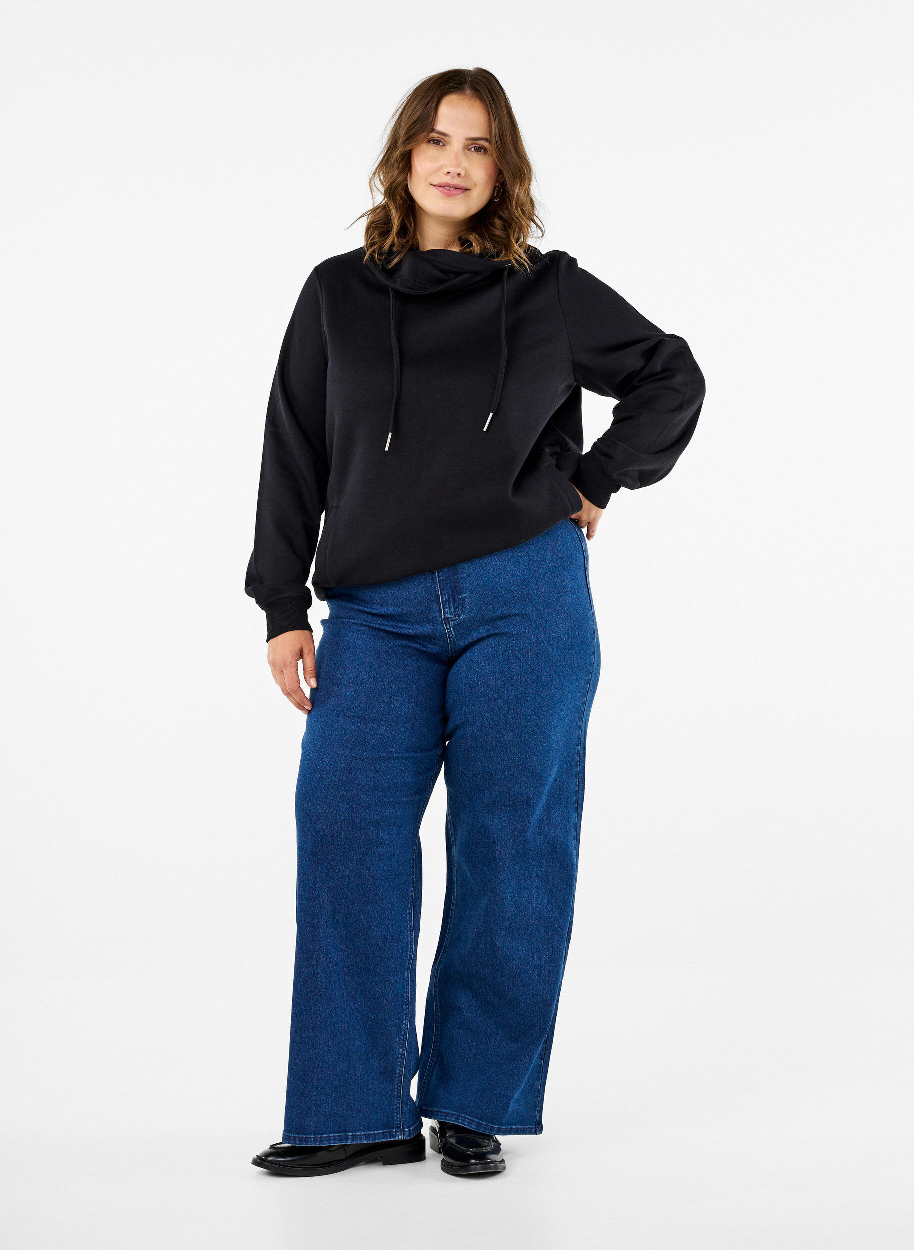 Zizzi FLASH - Sweat-shirt &agrave; col montant, Black, Model image number 2