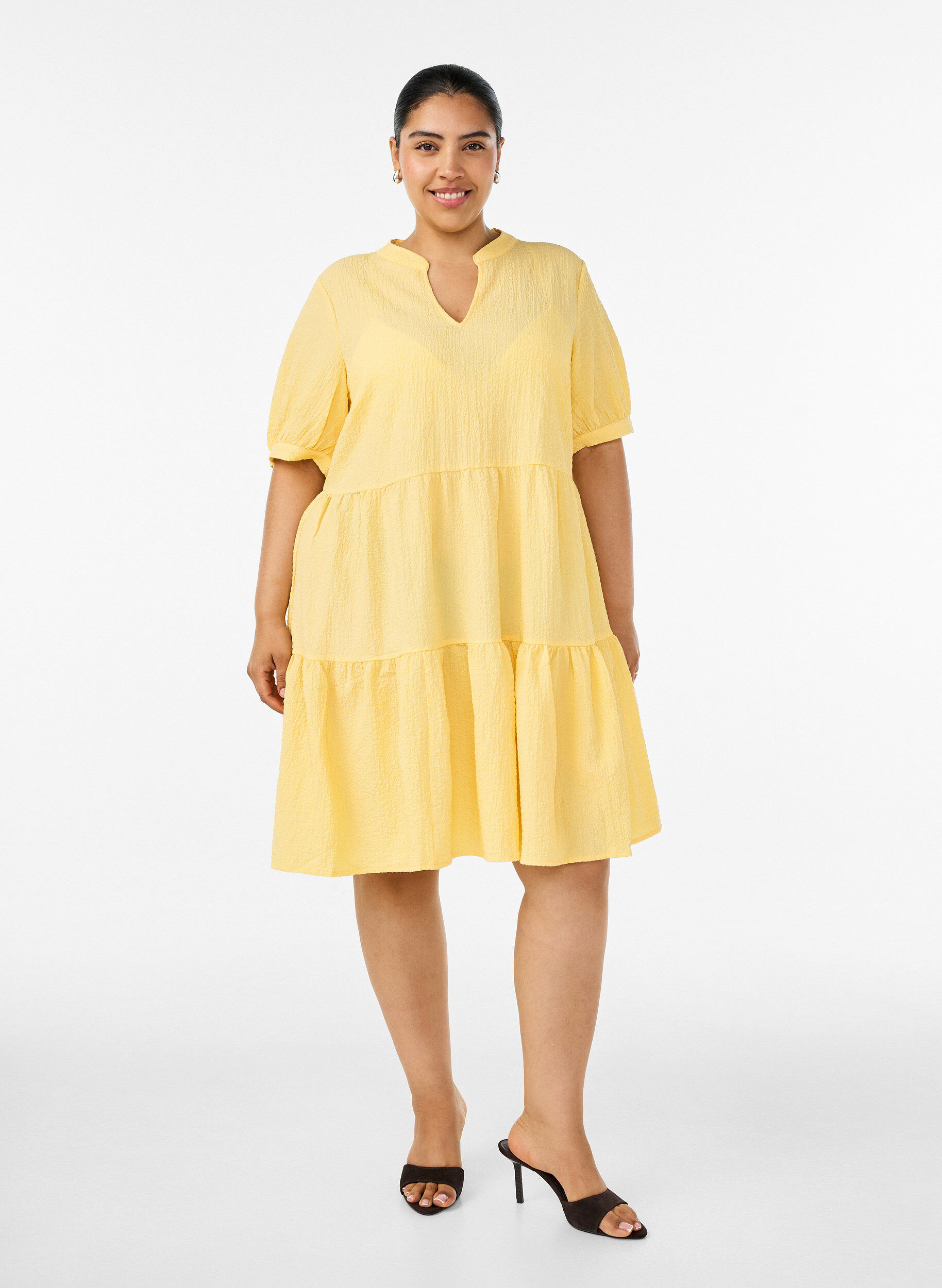 ZizziRobe courte &agrave; coupe &eacute;vas&eacute;e, Jaune clair, Model image number 1