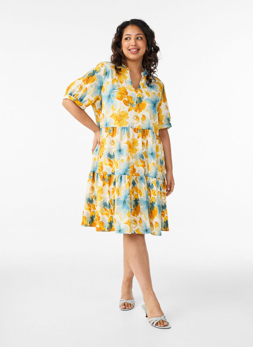 Robe courte &agrave; coupe &eacute;vas&eacute;e, Jaune, Model image number 1