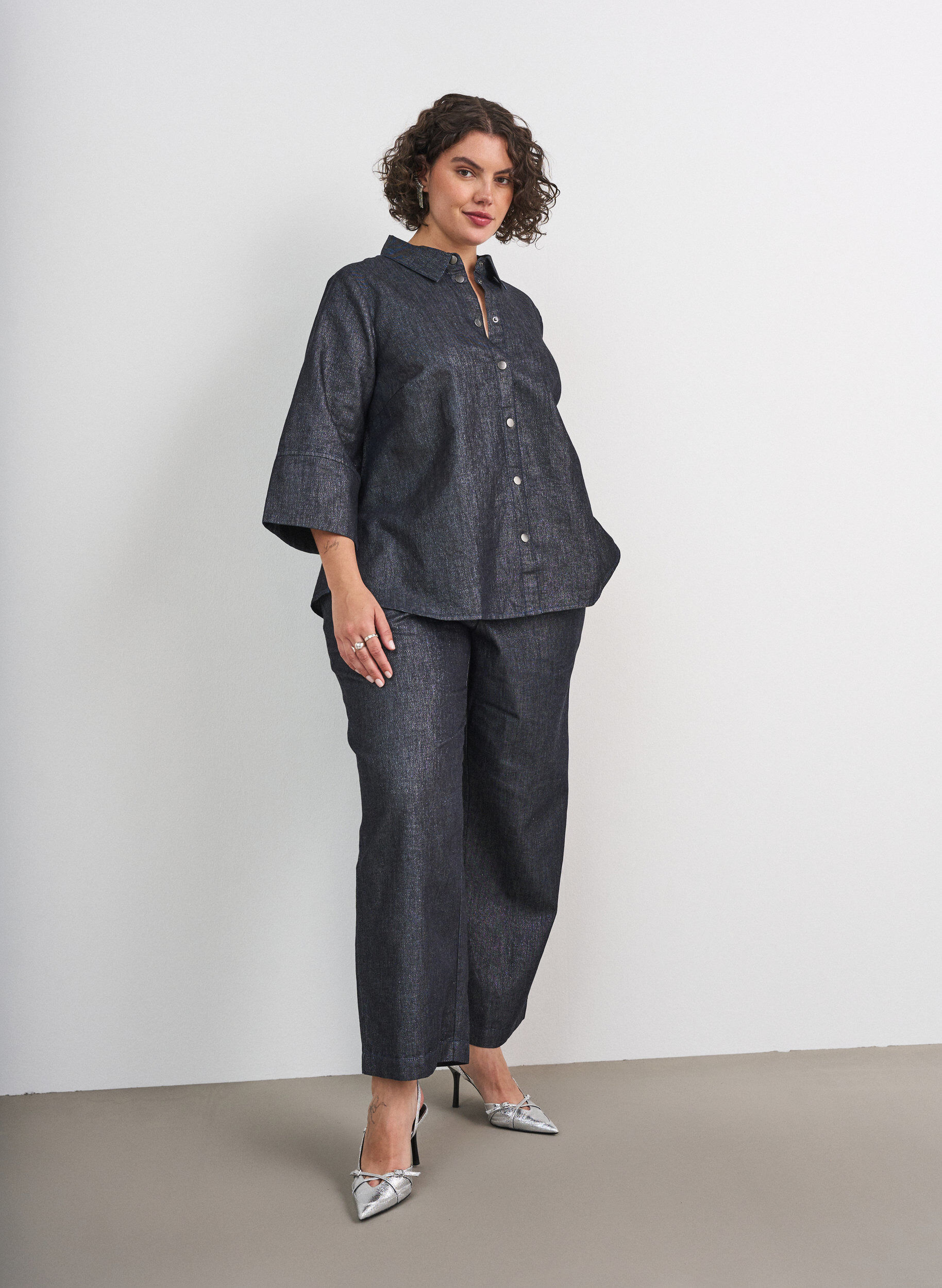 ZizziChemise en jean avec fil paillet&eacute; et manches 3/4, Gris anthracite, Model image number 1