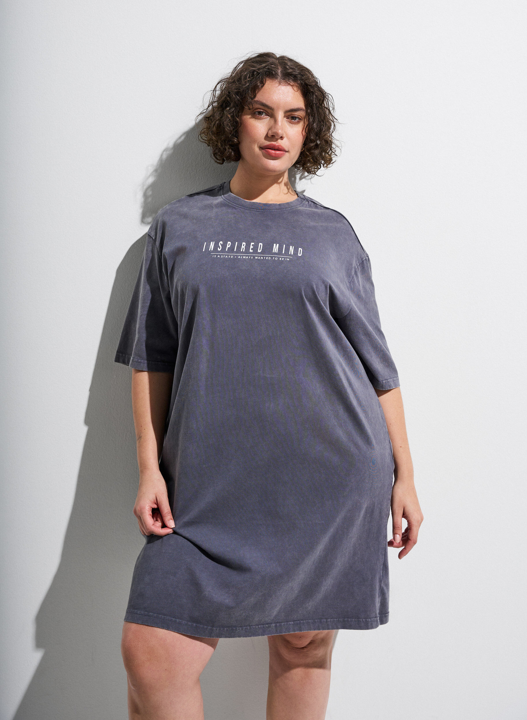 Robe T-shirt ample avec effet d&eacute;lav&eacute;