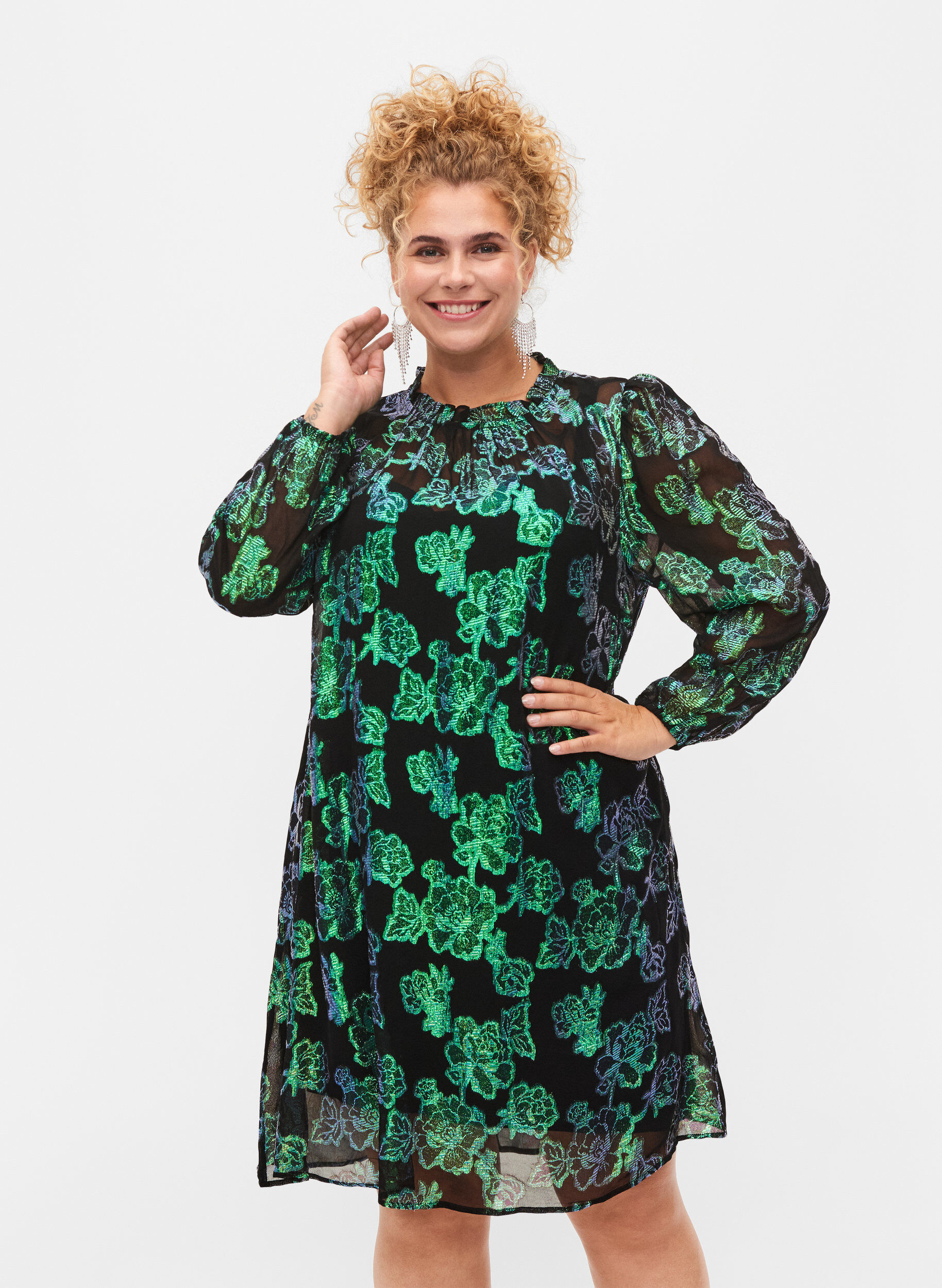 Zizzi Robe en viscose &agrave; fleurs avec structure en lurex, Black w. Green Lurex, Model image number 0
