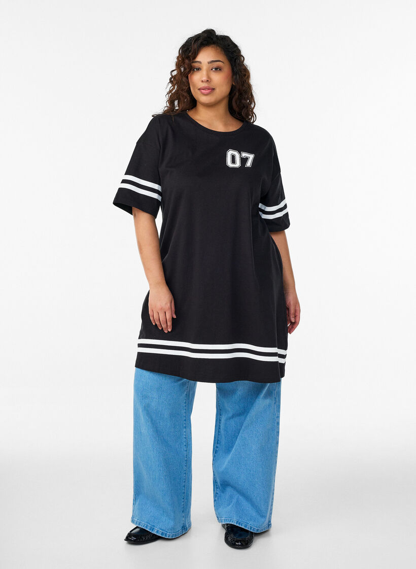 Robe T-shirt courte avec d&eacute;tails sport, Noir, Model image number 1