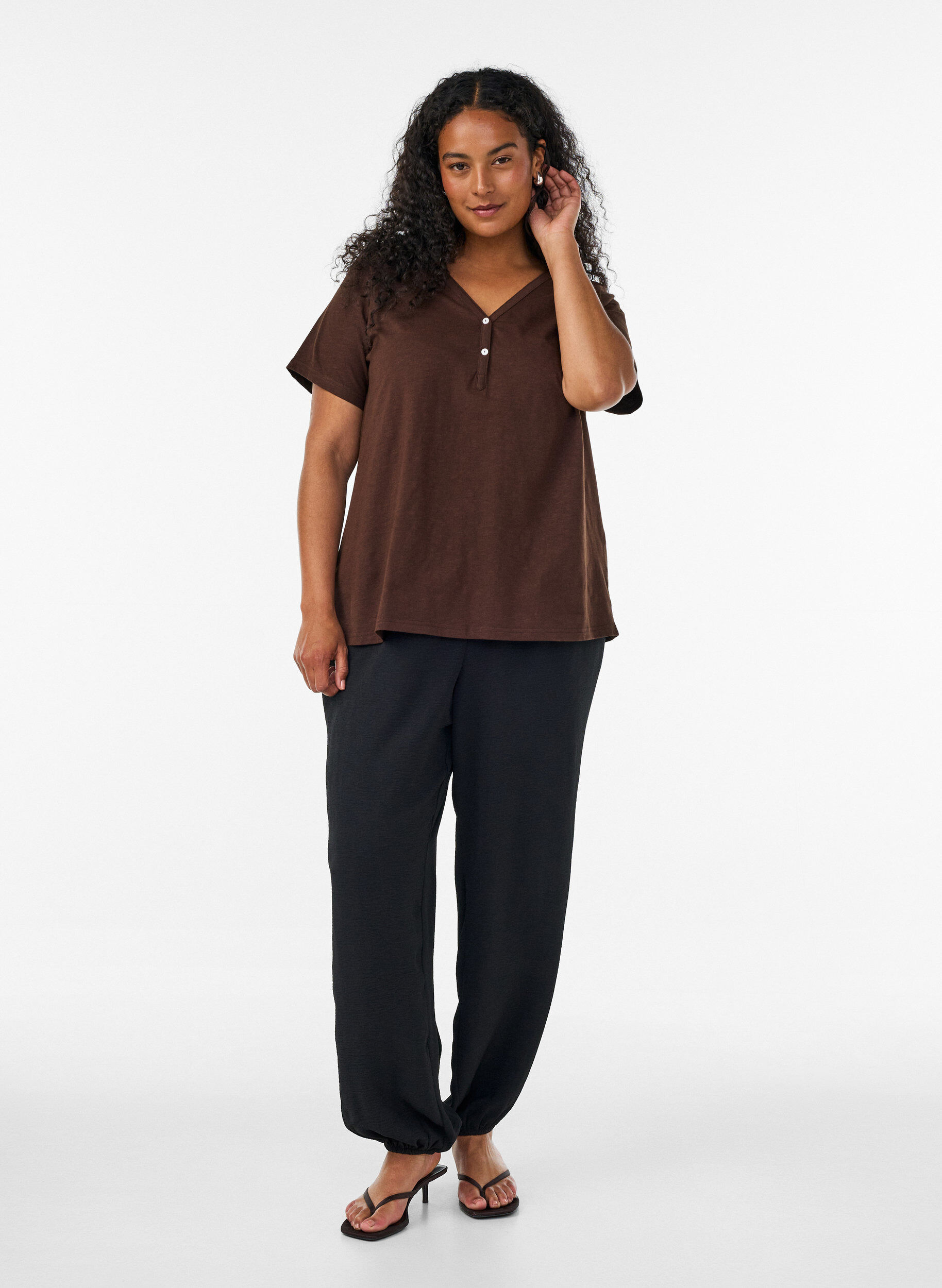ZizziT-shirt met knoopdetail, Bruin, Model image number 1