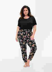 Pantalon de pyjama en coton avec imprimé floral, Black Flower, Model
