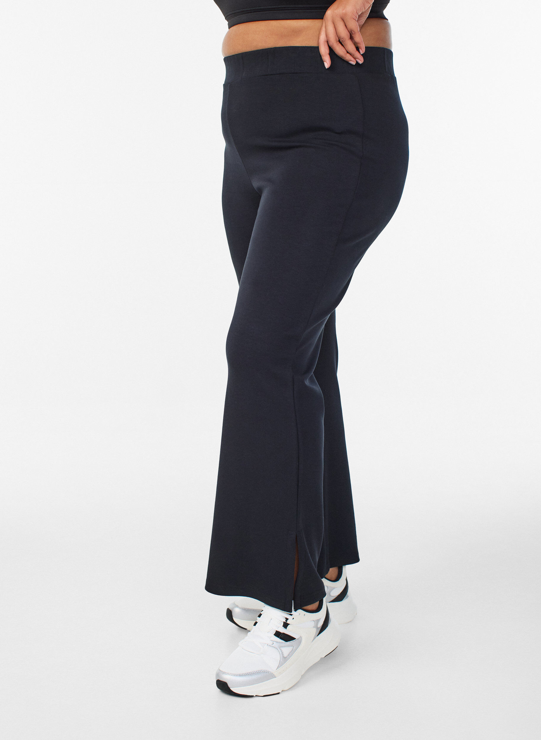 Pantalon flare en jersey &agrave; taille haute et fentes, Noir, Model