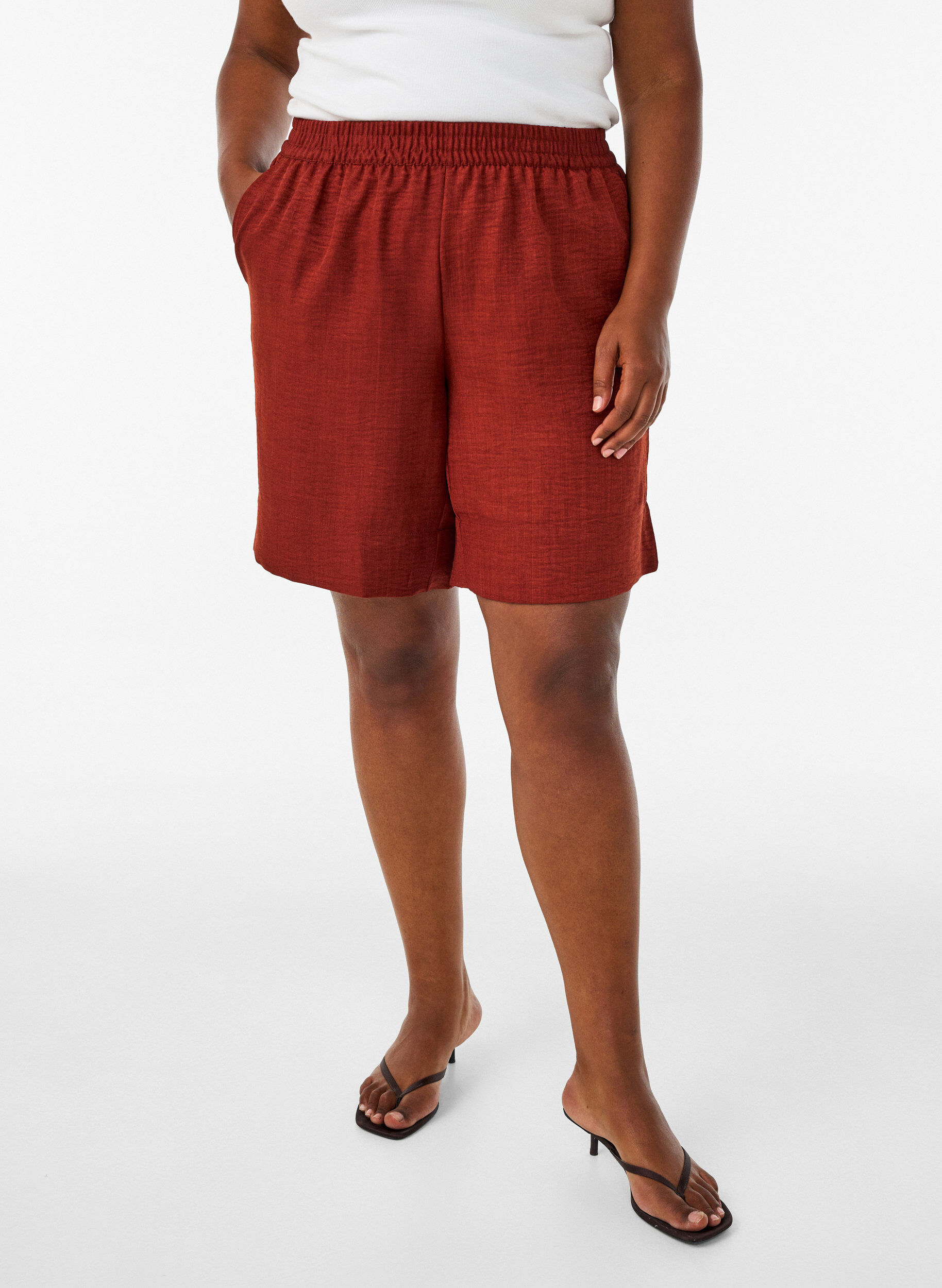 Korte broek met zakken en hoge taille, Rood, Model