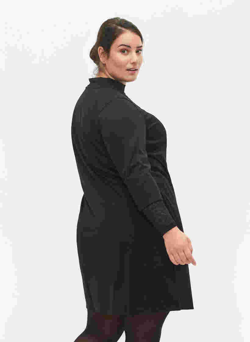 Robe de couleur unie avec coupe en V et manches 3/4, Black, Model image number 1