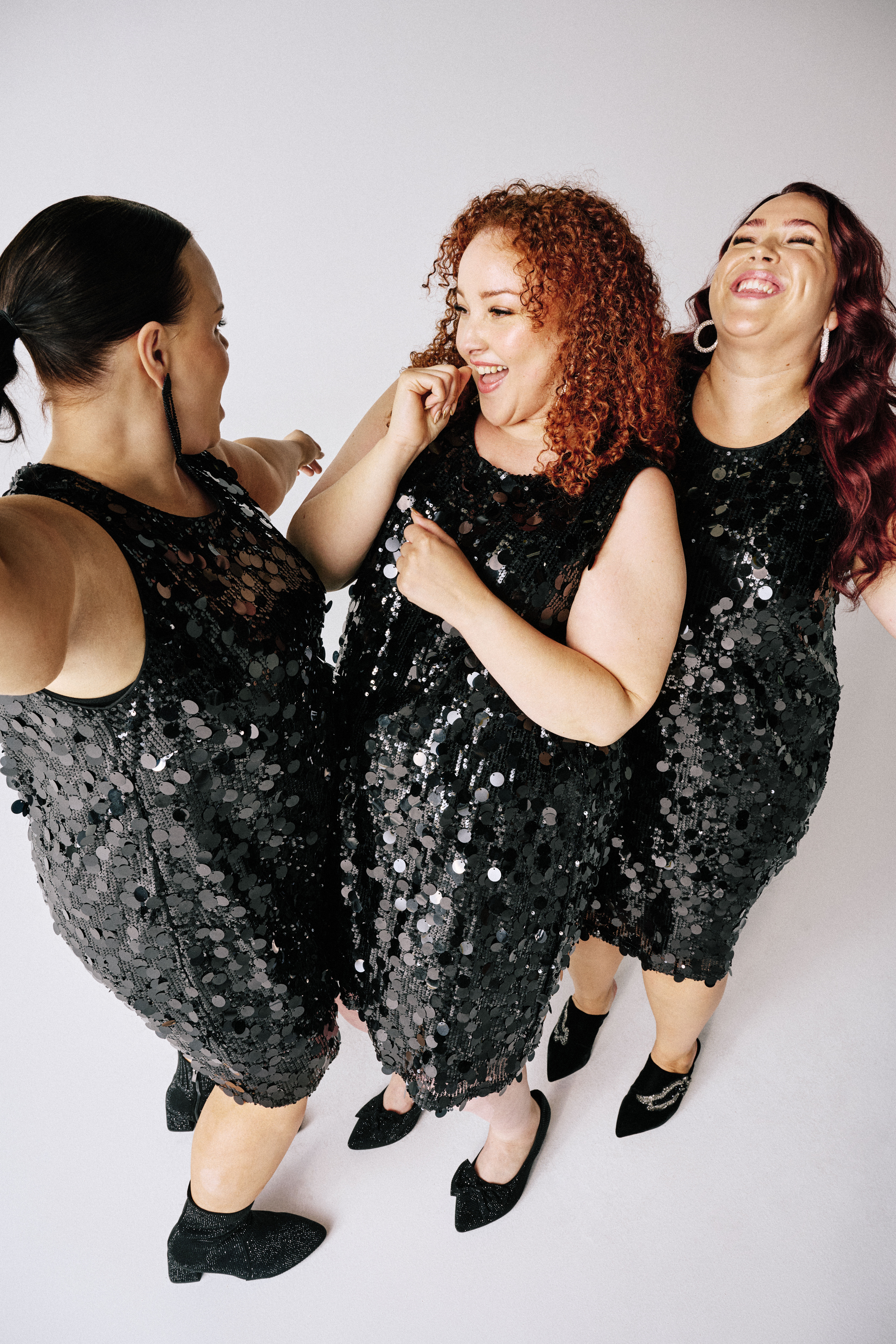 Zizzi Robe noire &agrave; paillettes, , Model