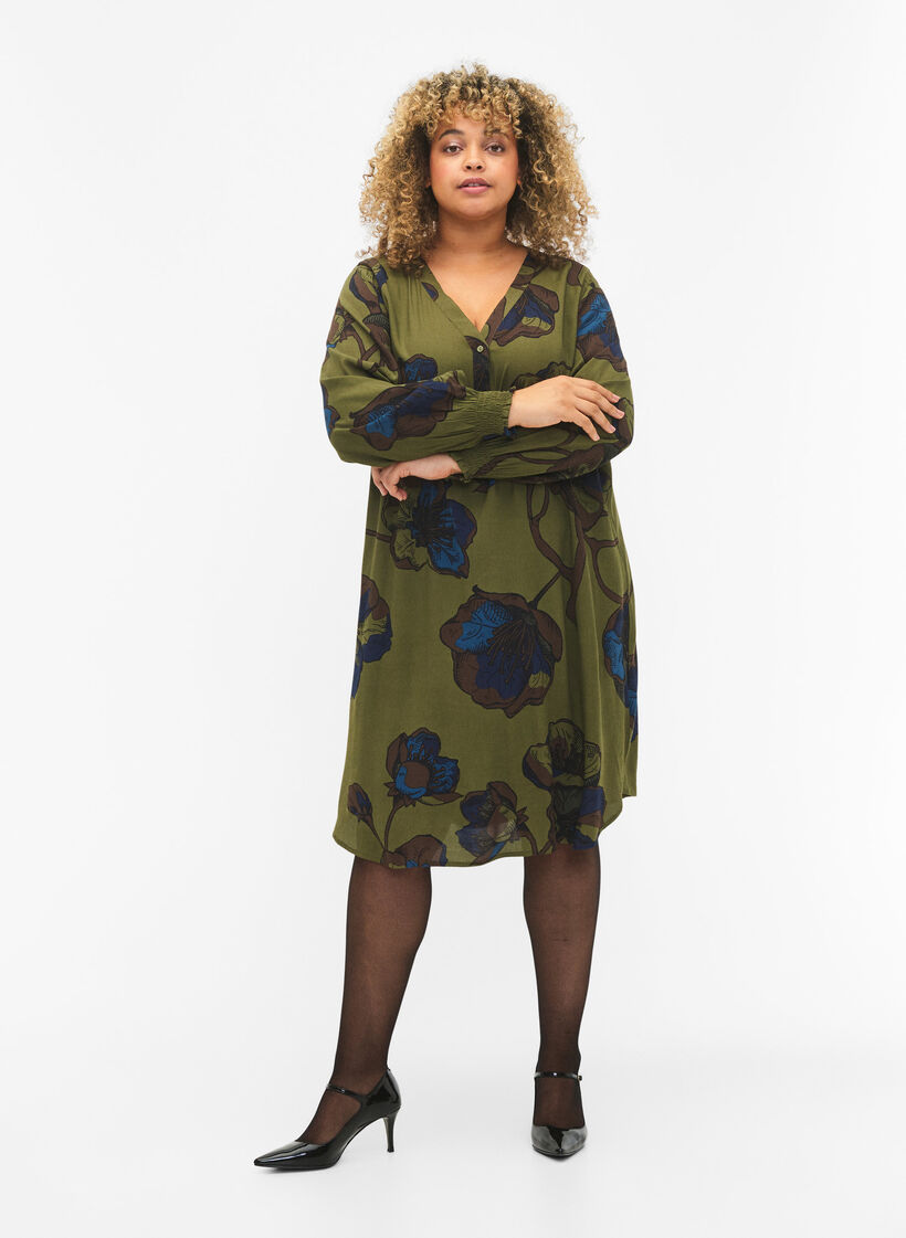 Robe imprim&eacute;e en viscose, Vert, Model image number 1