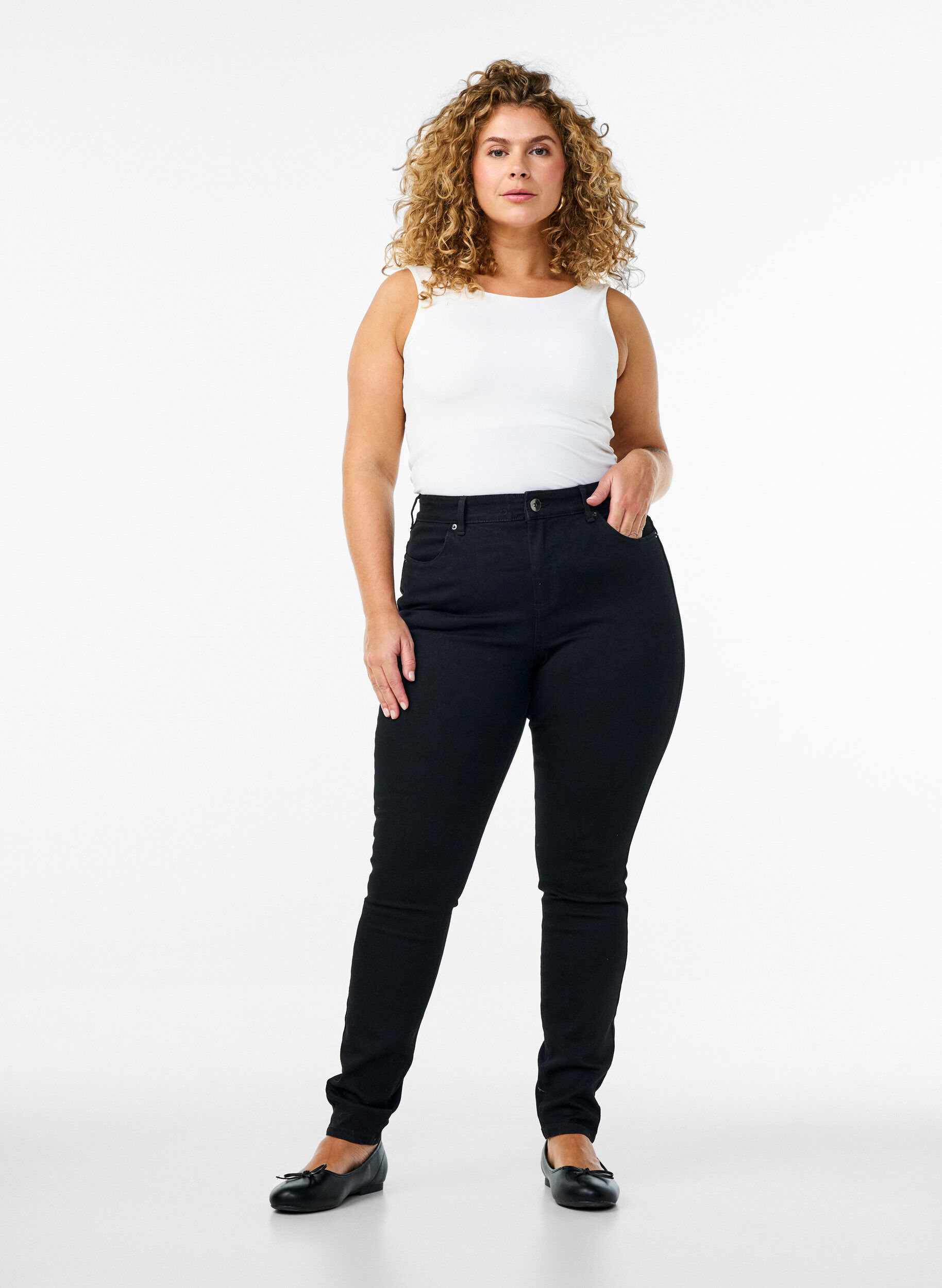 Jean Amy taille haute et coupe super slim, Noir, Model
