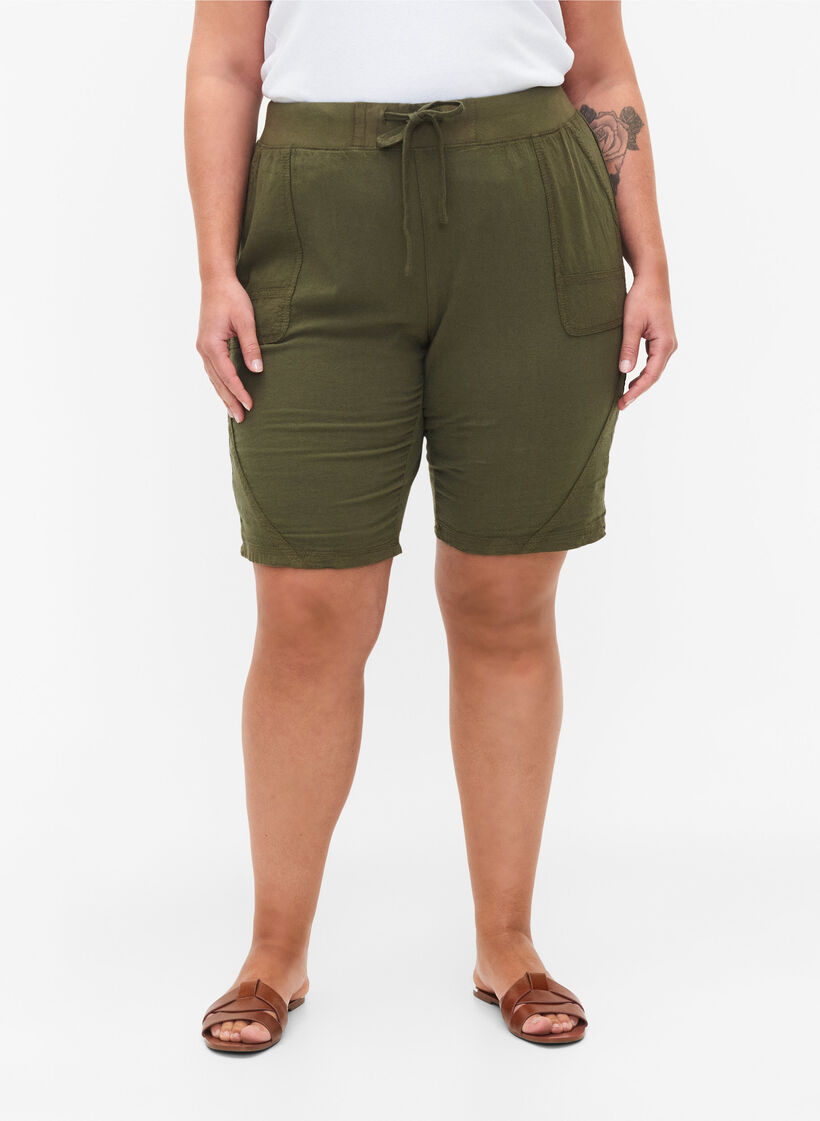 Short en coton ample avec poches, Vert, Model image number 4