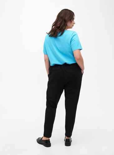 Pantalon court avec poches, Black, Model image number 1