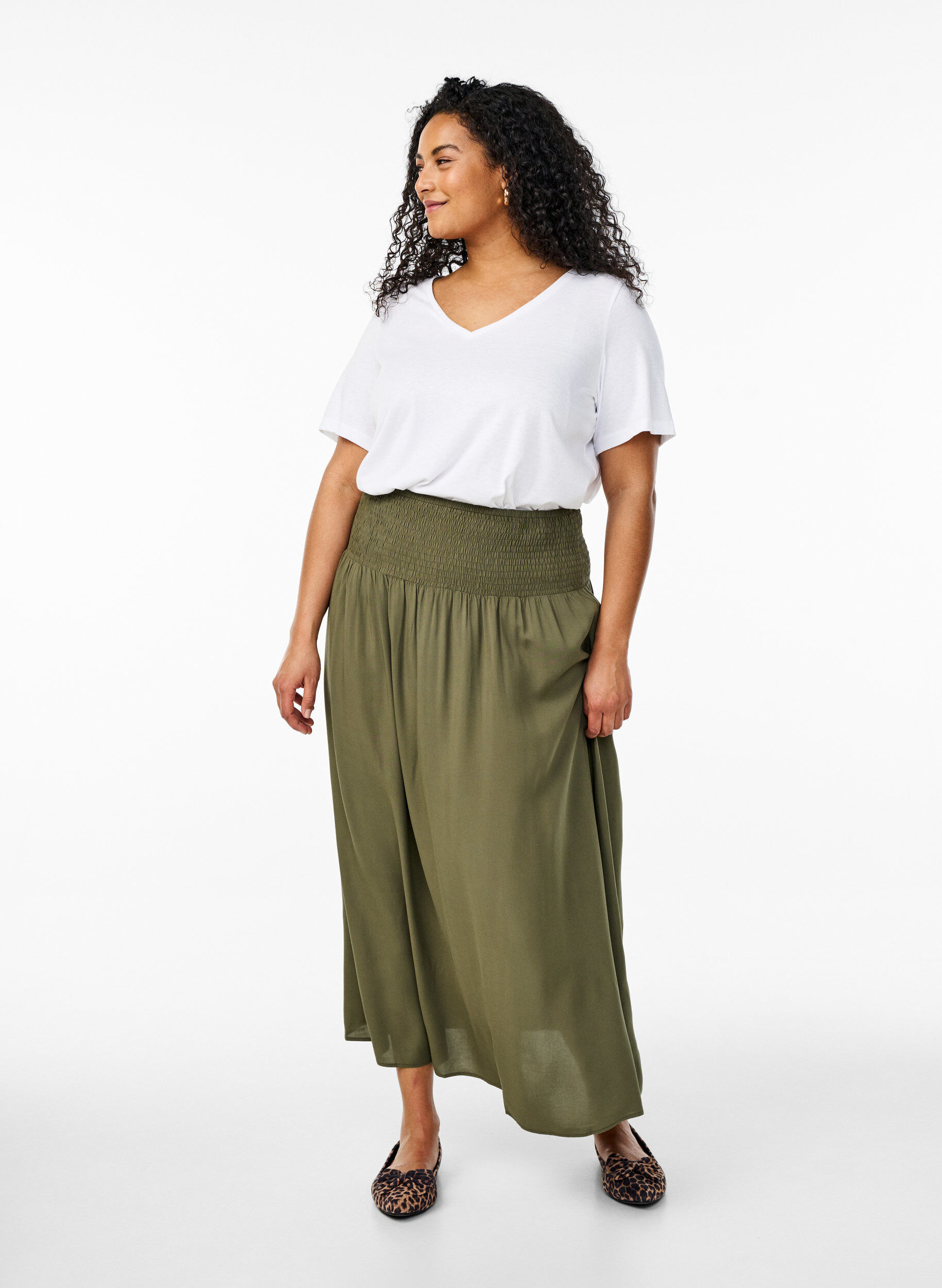 Zizzi Jupe longue en viscose avec smocks, Vert, Model image number 0