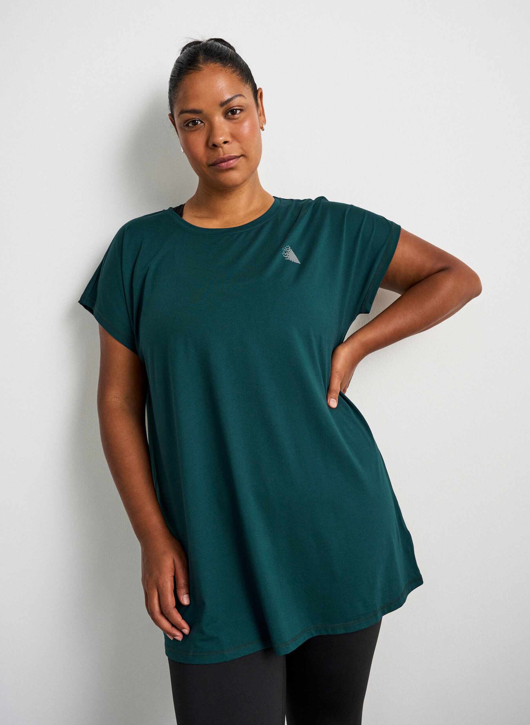 ZizziT-shirt d'entra&icirc;nement long, Vert fonc&eacute;, Model image number 0