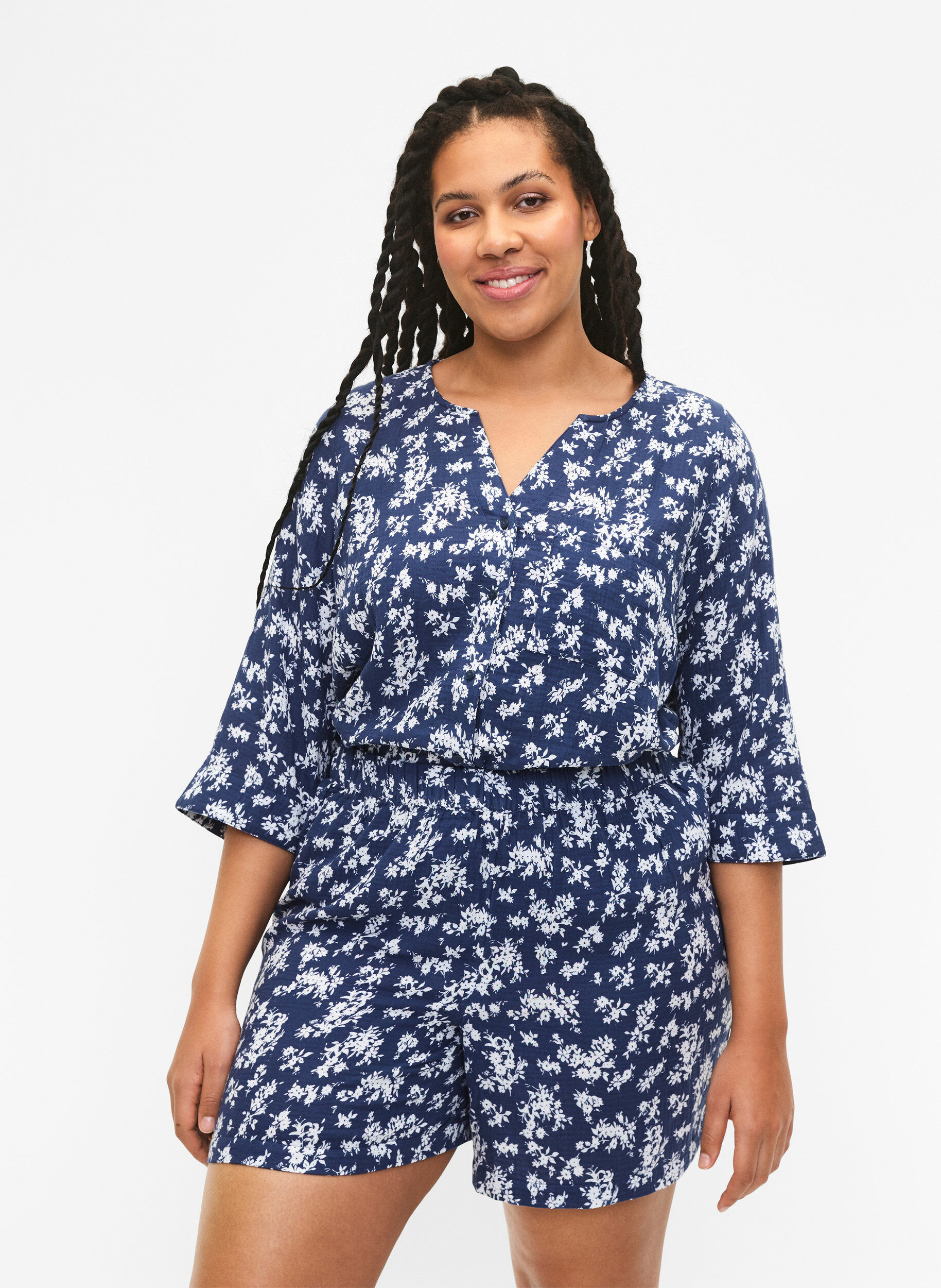 Zizzi Short de nuit en coton fleuri, V. Indigo Flower AOP, Model image number 0