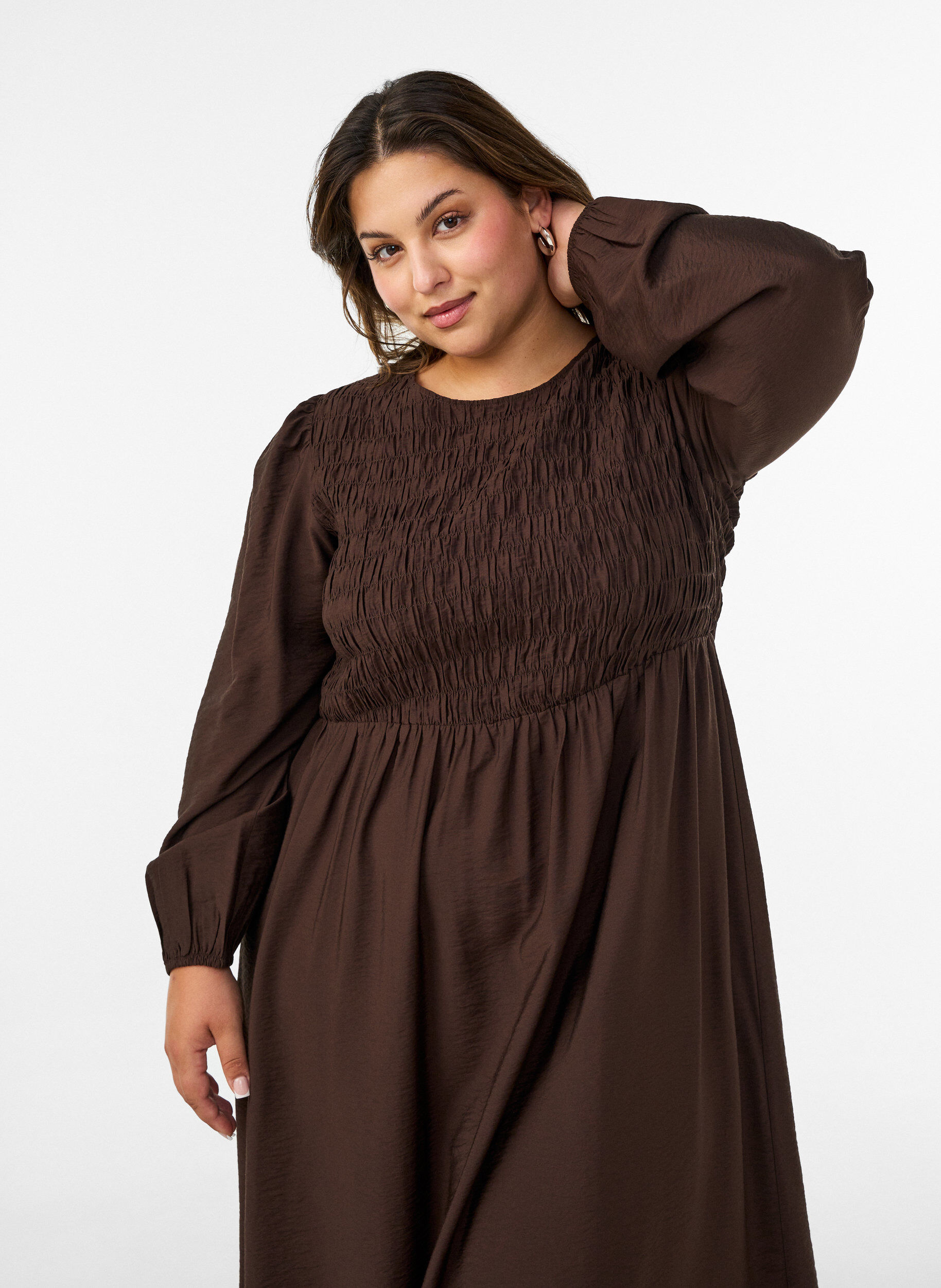 ZizziMidi-jurk van viscose met smockwerk, Bruin, Model image number 3