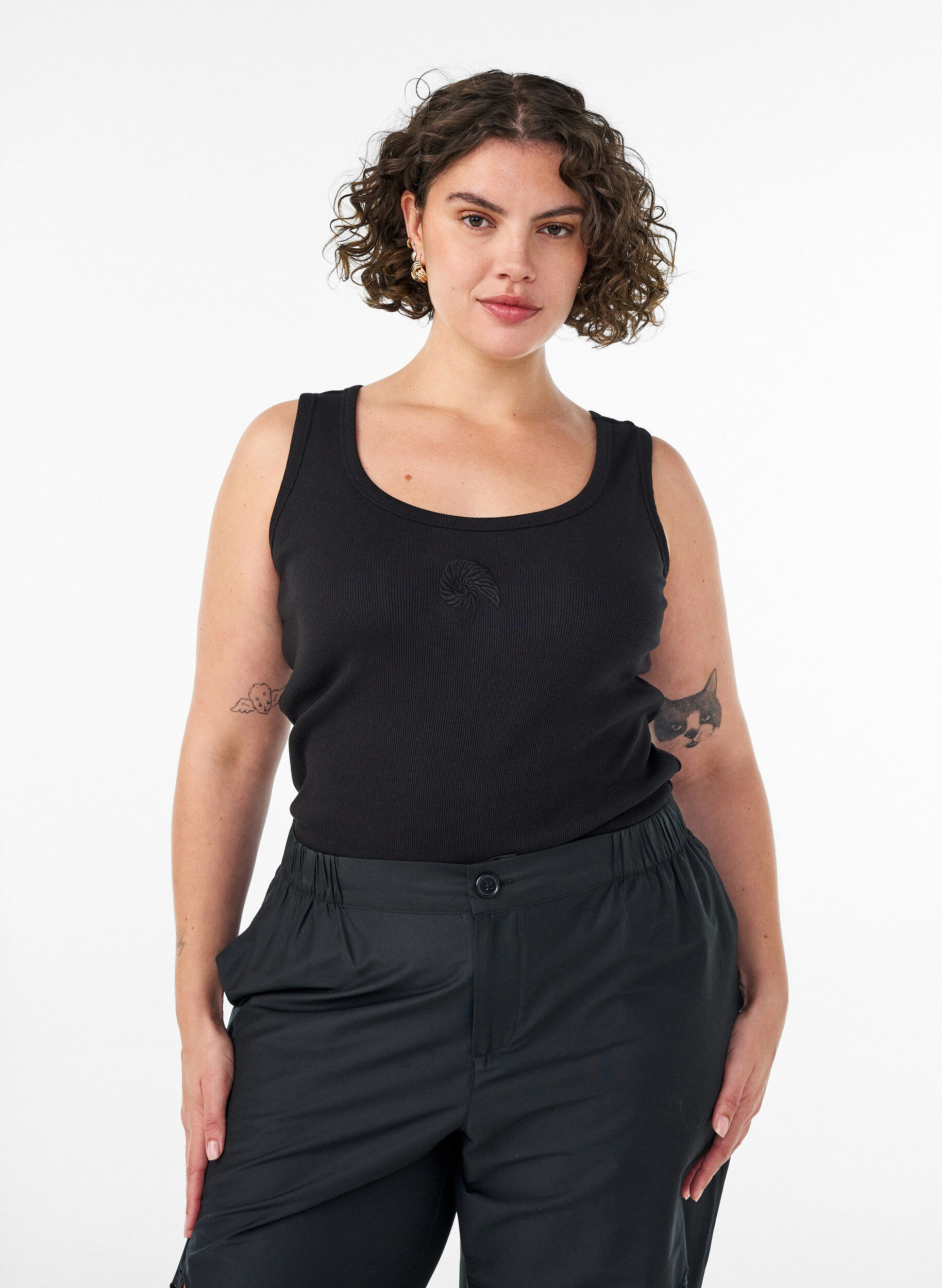 Haut ajust&eacute; avec motif, Noir, Model