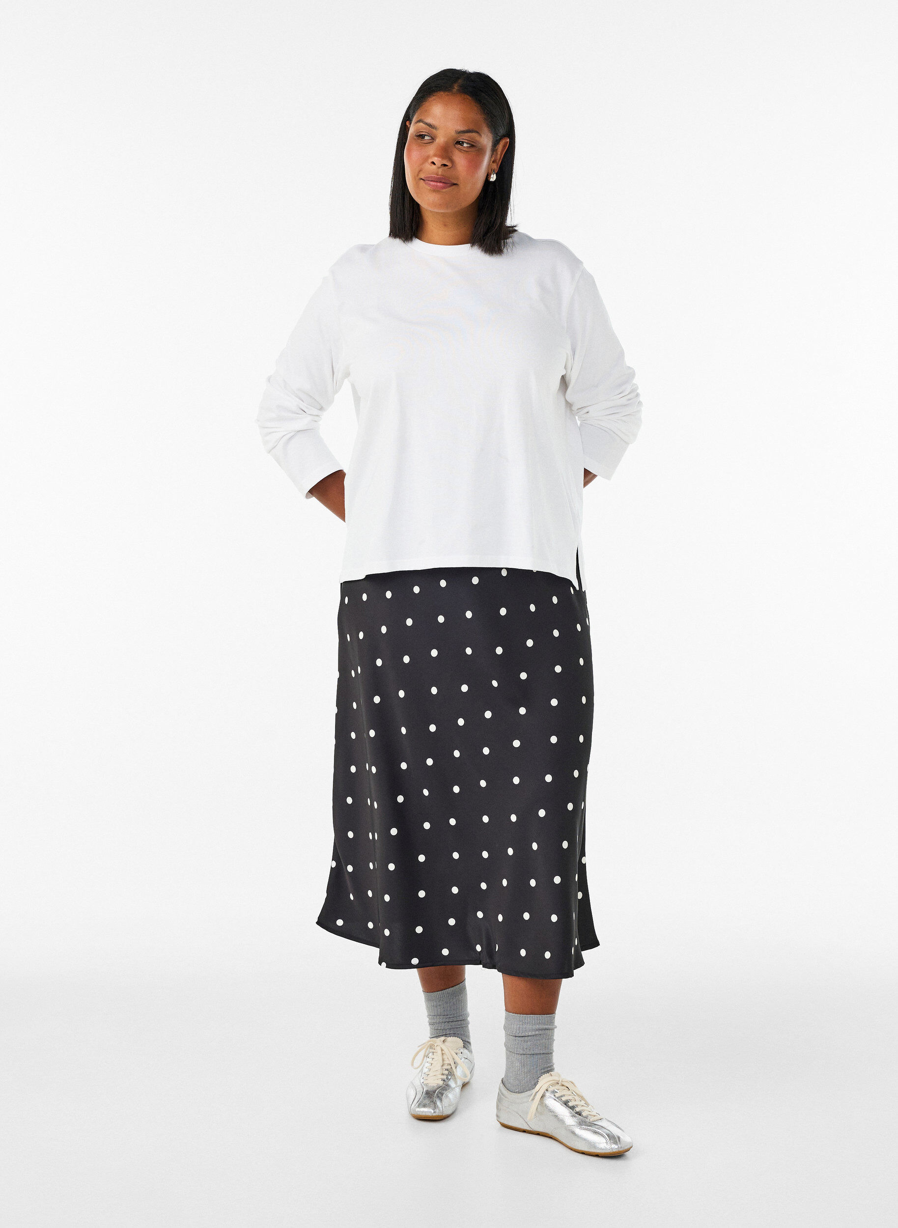 Jupe midi en satin, Noir, Model