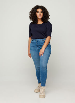 Cropped Amy jeans met onafgewerkte randjes, Blue denim, Model image number 2