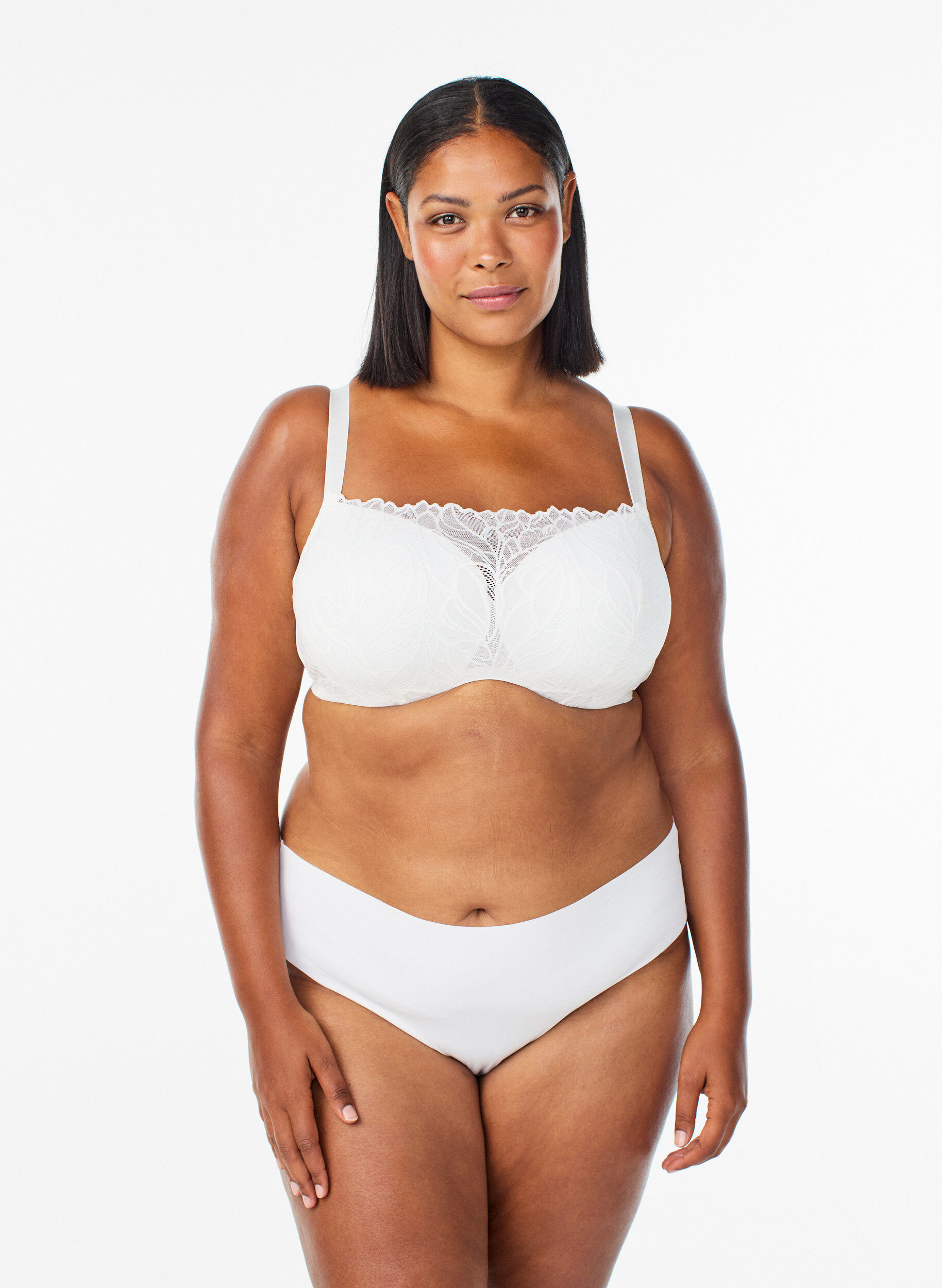 Zizzi Soutien-gorge moul&eacute; &agrave; armatures avec d&eacute;tails en dentelle, Blanc, Model image number 1