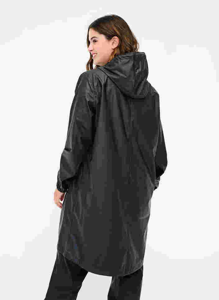 Regenjas met capuchon en knoopsluiting, Black, Model